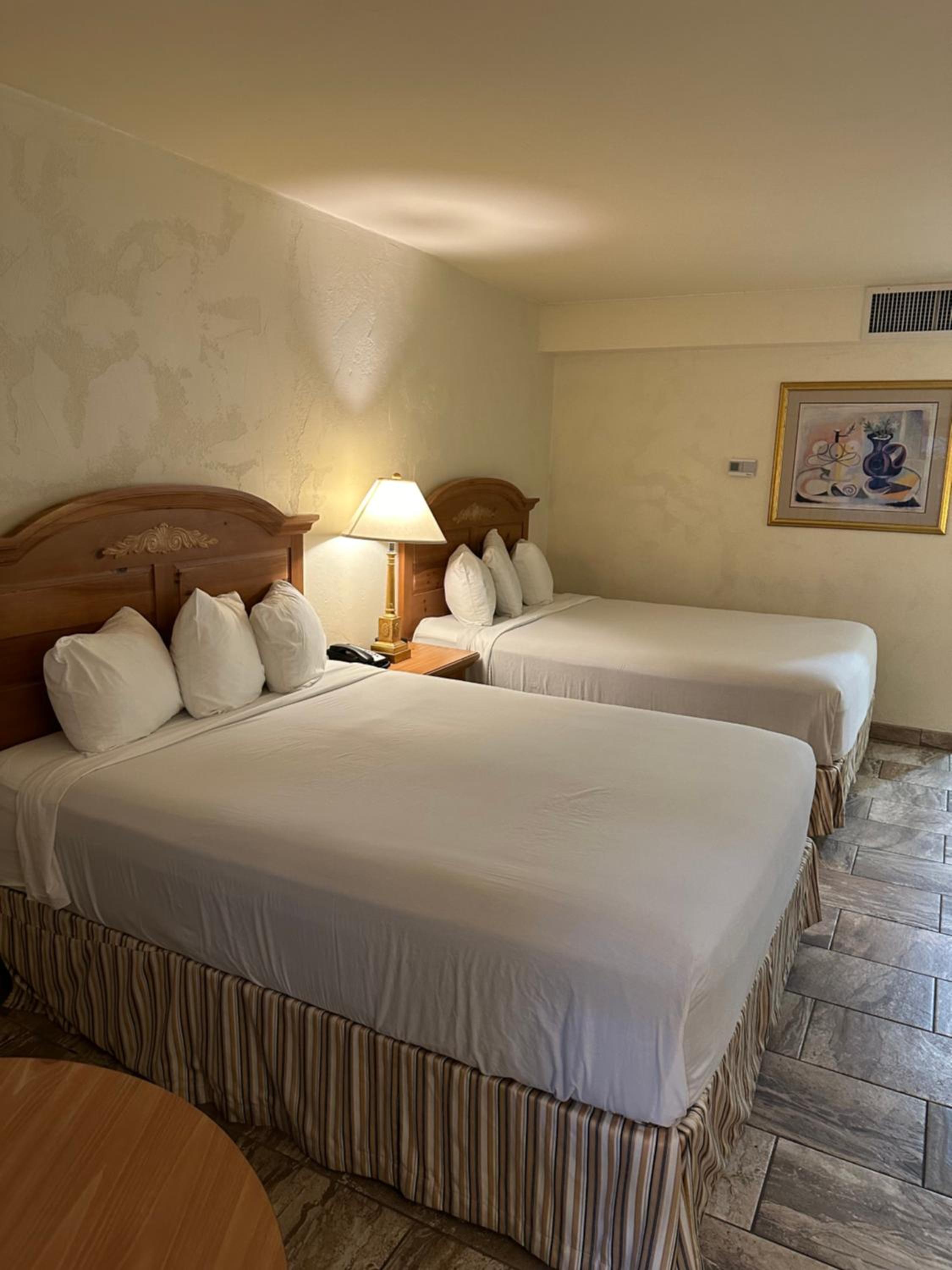 2 Queen Beds, Deluxe Room, Non-Smoking - Photo 1