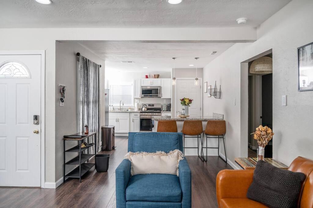 Three-Bedroom House photo 1