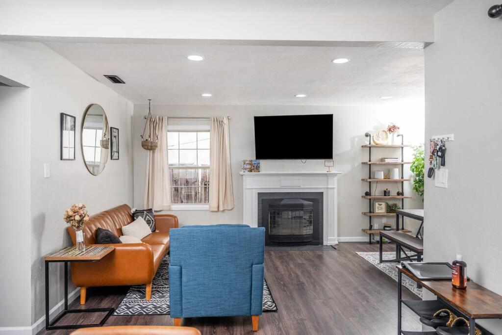 Three-Bedroom House photo 2