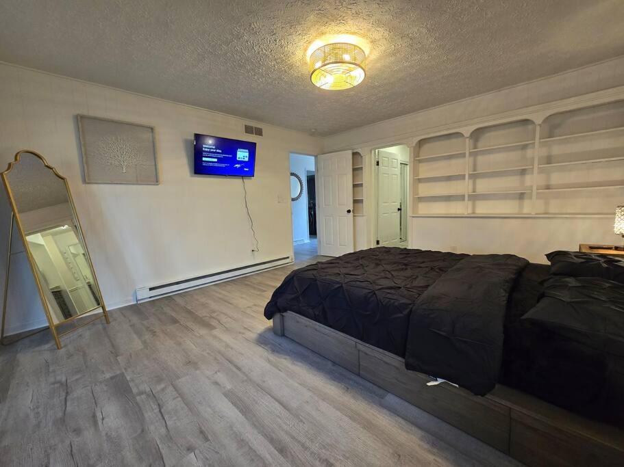 Five-Bedroom House photo 1
