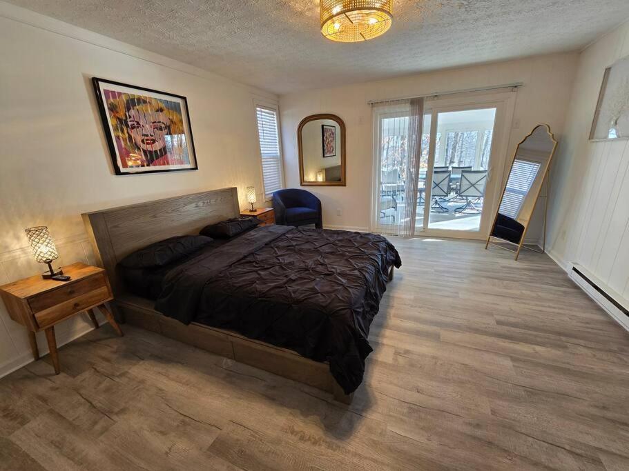 Five-Bedroom House photo 3