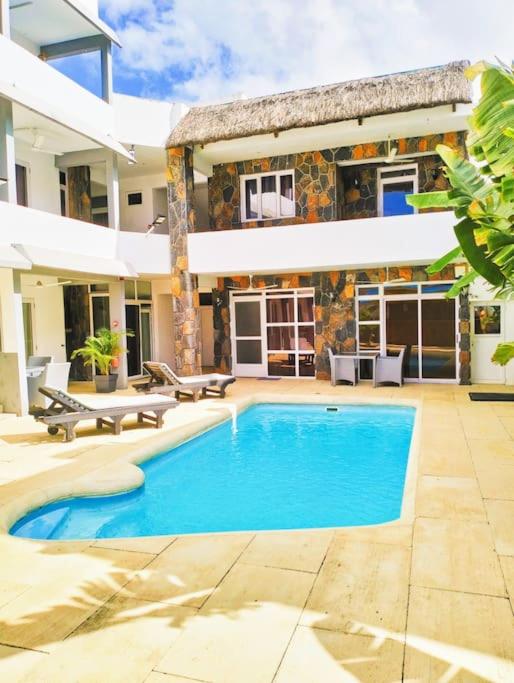 Apartment with Pool View  photo 2