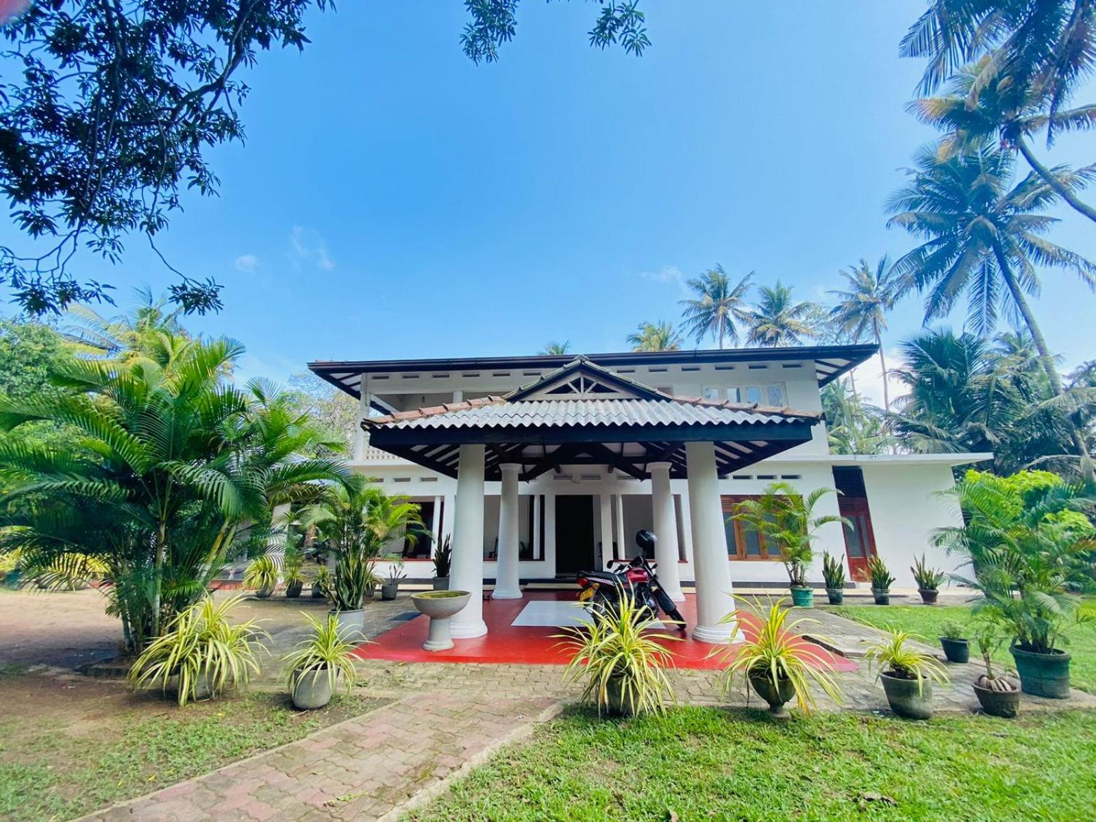 Villa photo 2