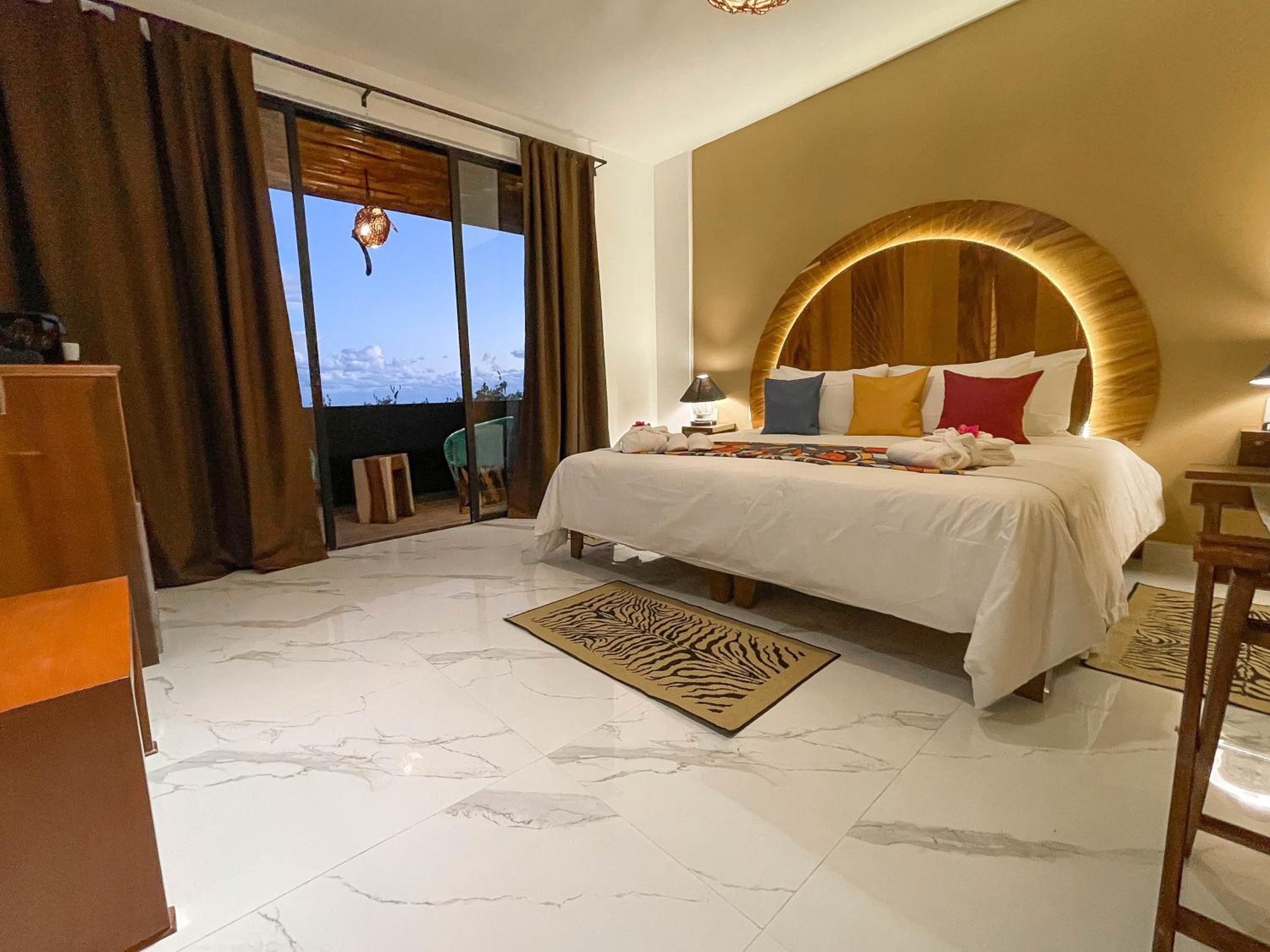 Deluxe Double Room with Balcony and Sea View