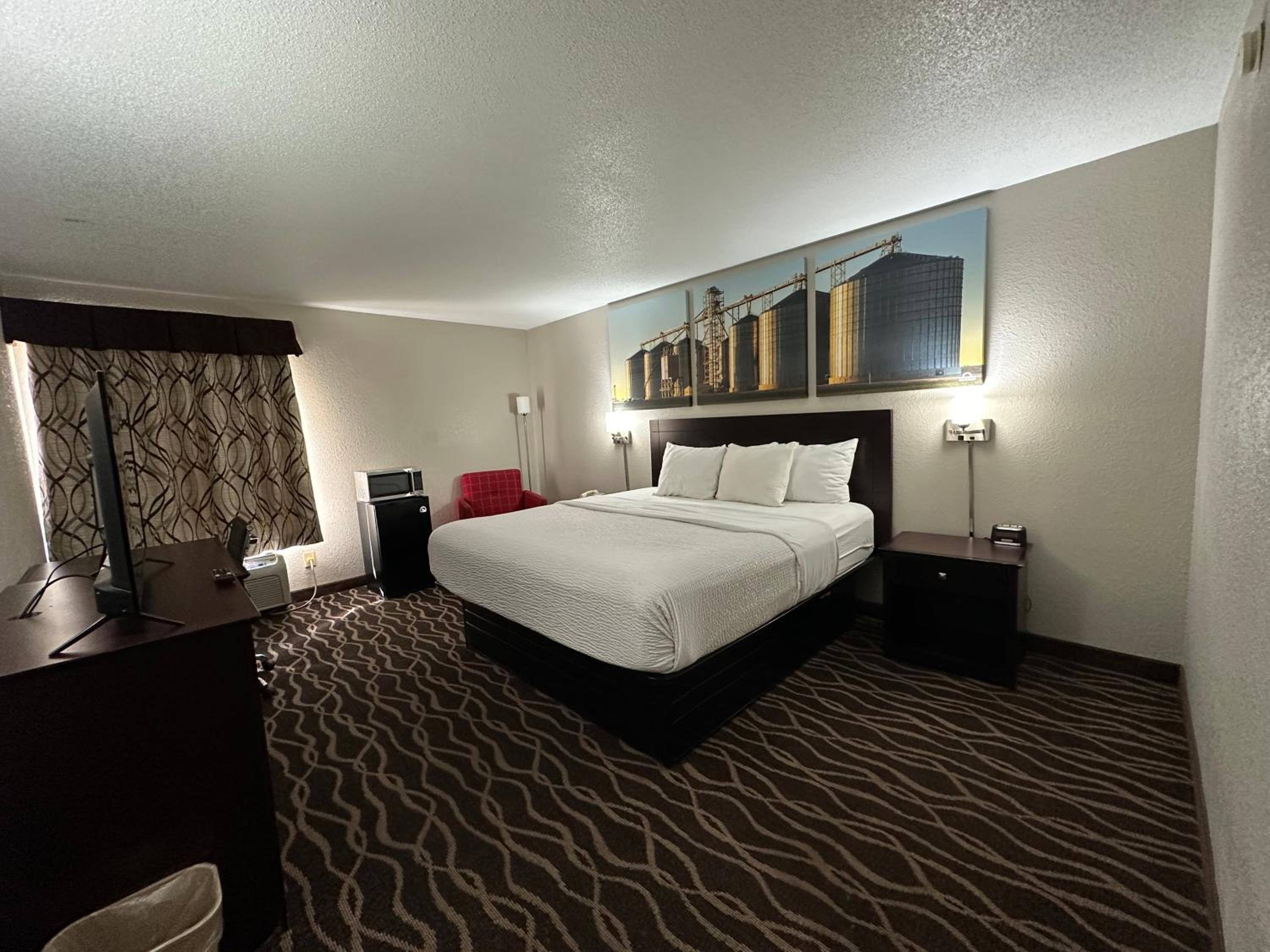King Room - Non-Smoking photo 2