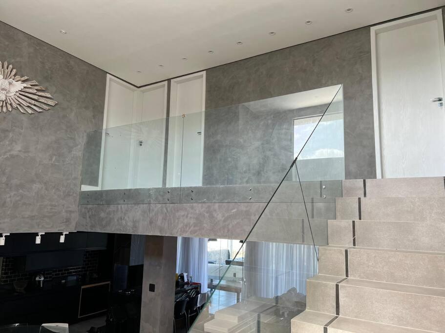 Six-Bedroom House photo 1