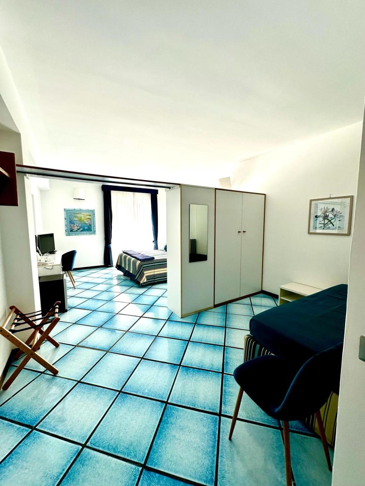 Standard Double or Twin Room - Photo 4