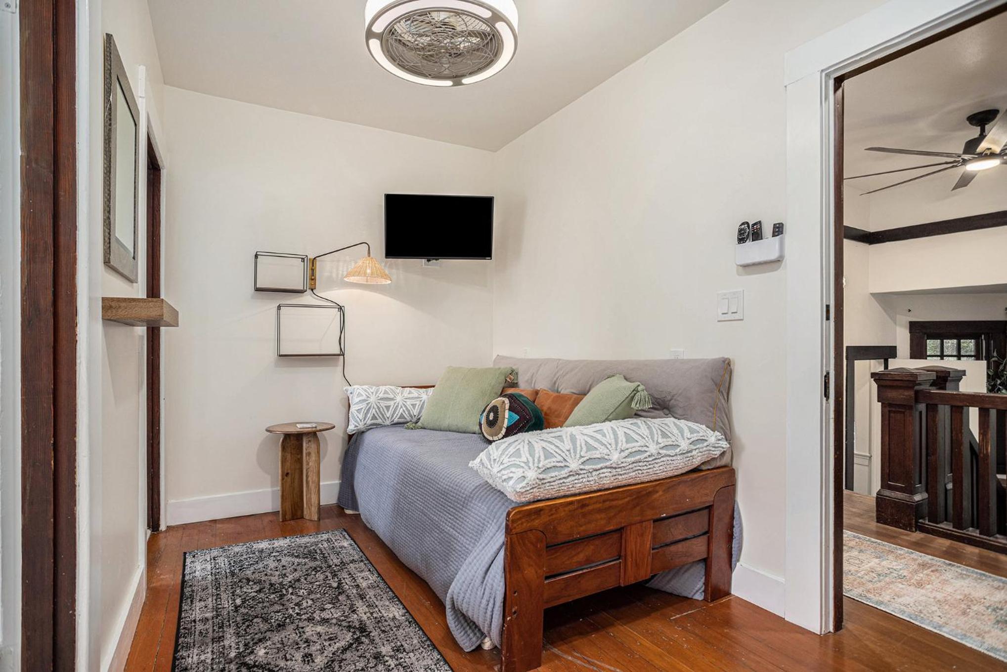 Deluxe Family Room photo 3