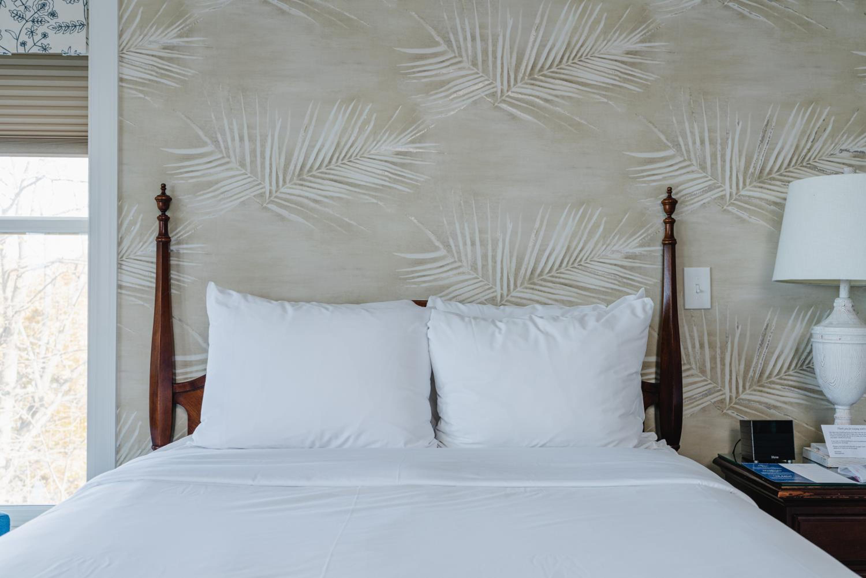 Room with Two Double Beds with Balcony and Lake View photo 2