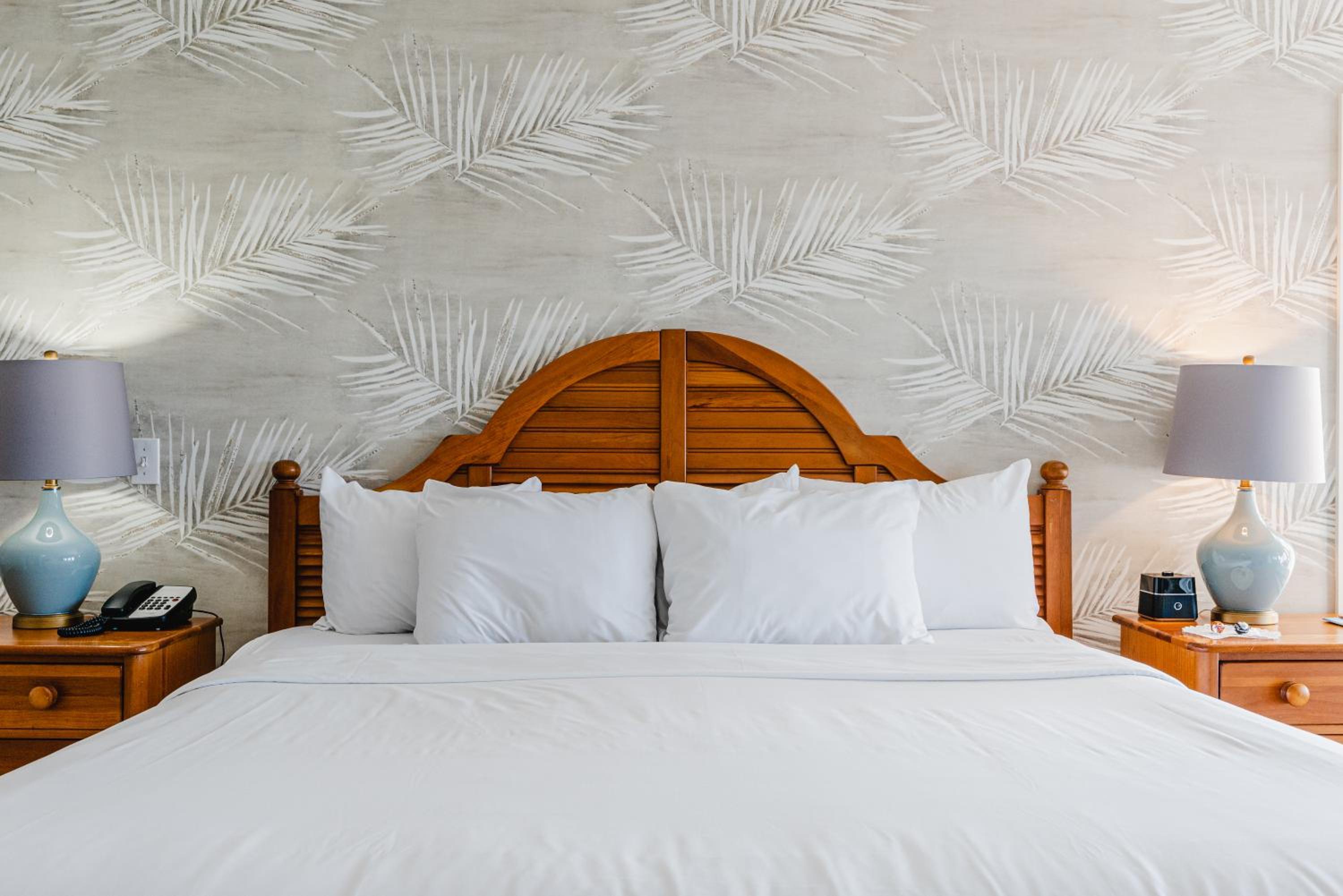 King Room with Balcony and Lake View 4 photo 1