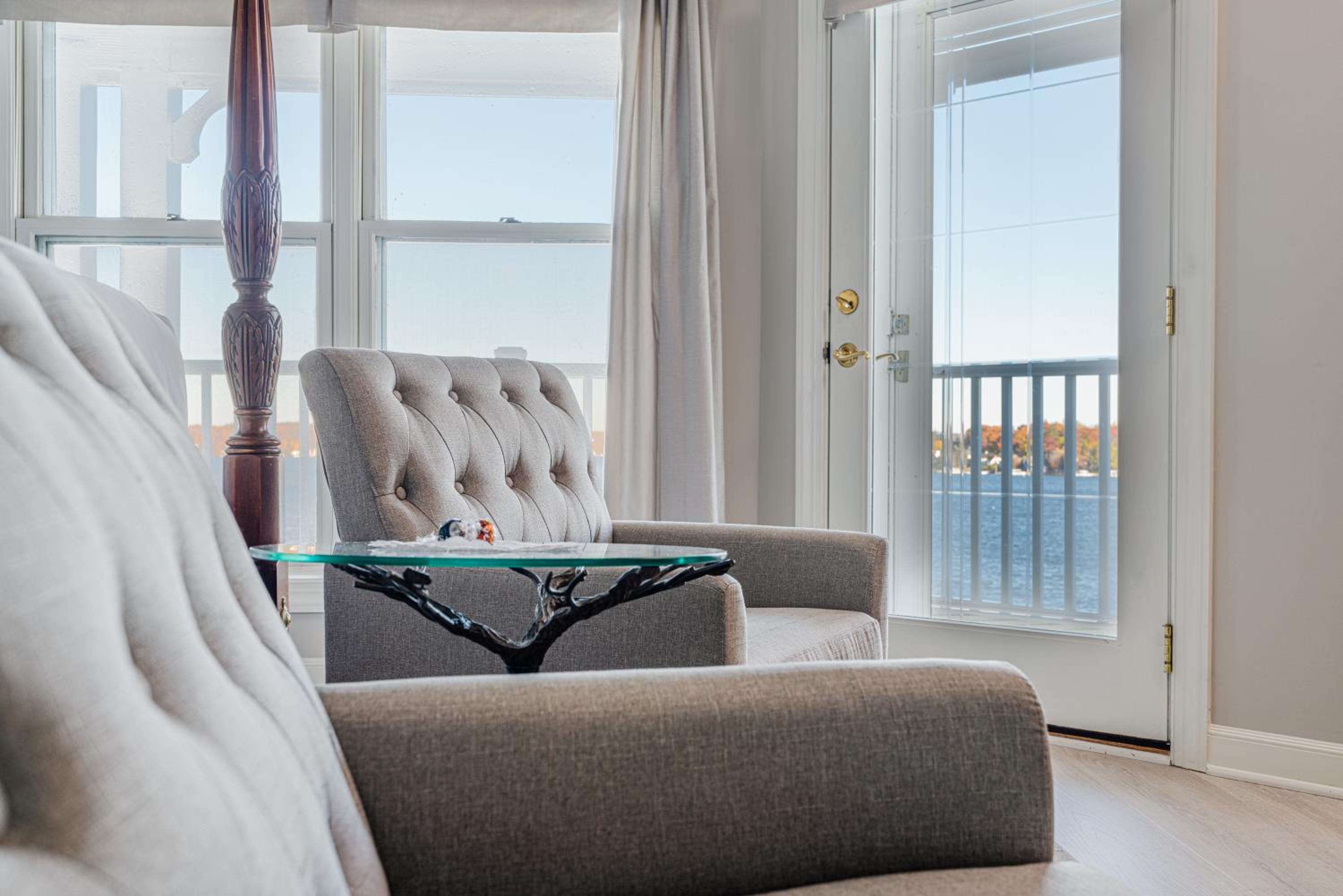 Suite with Lake View photo 2