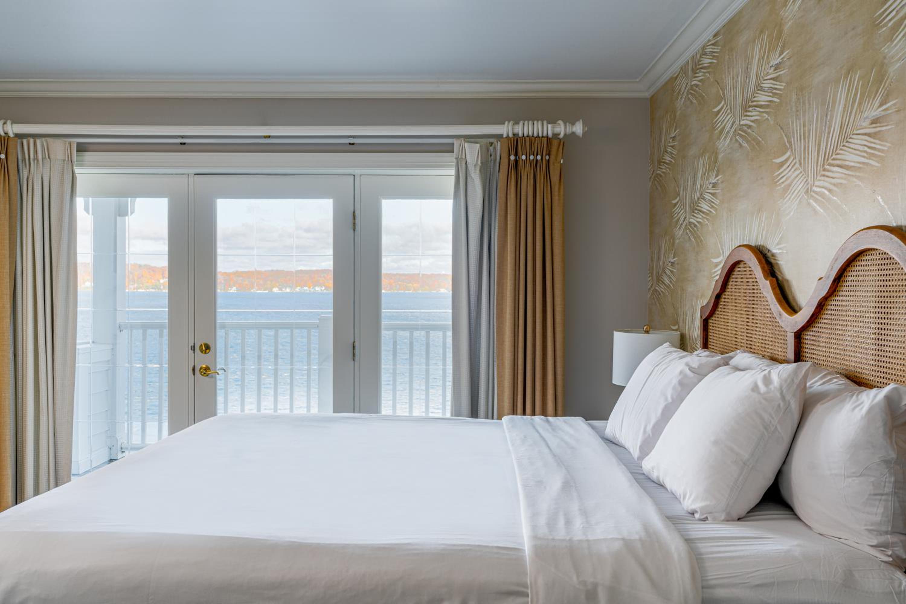 King Room with Balcony Lake View 5 photo 1