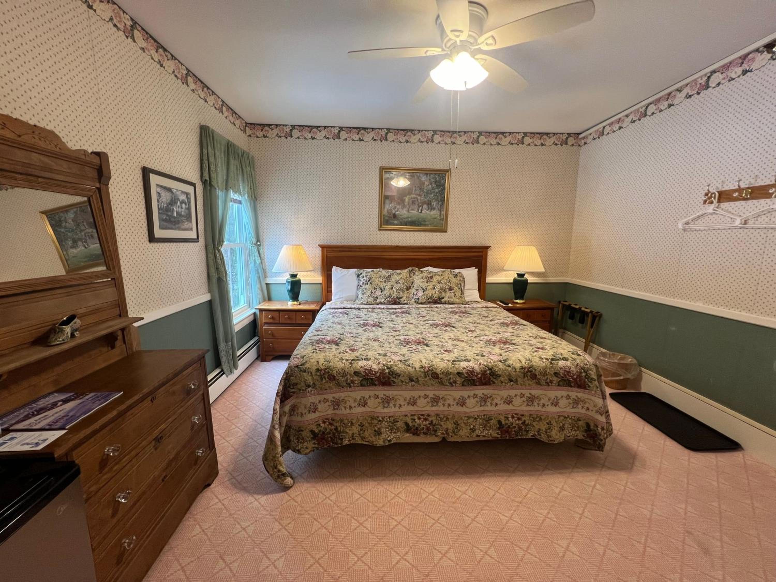Deluxe King Room photo 3