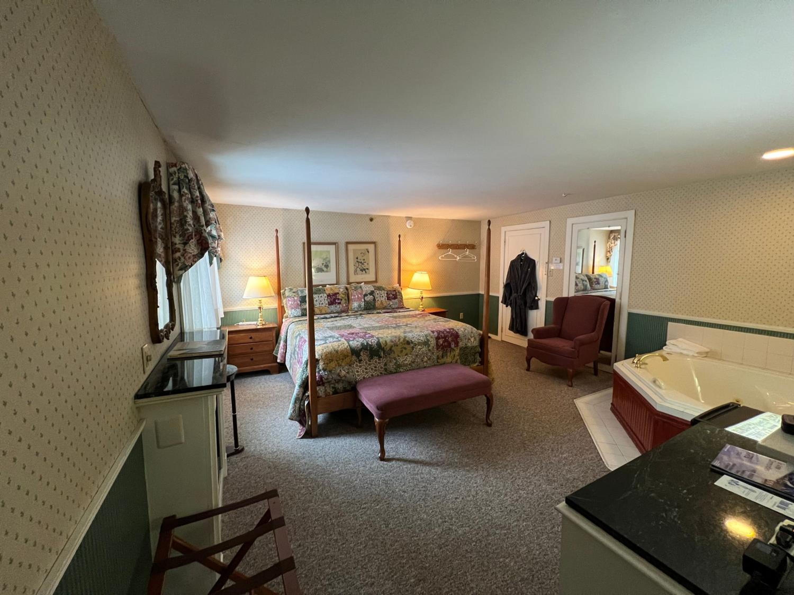 Luxury King Room - Photo 3