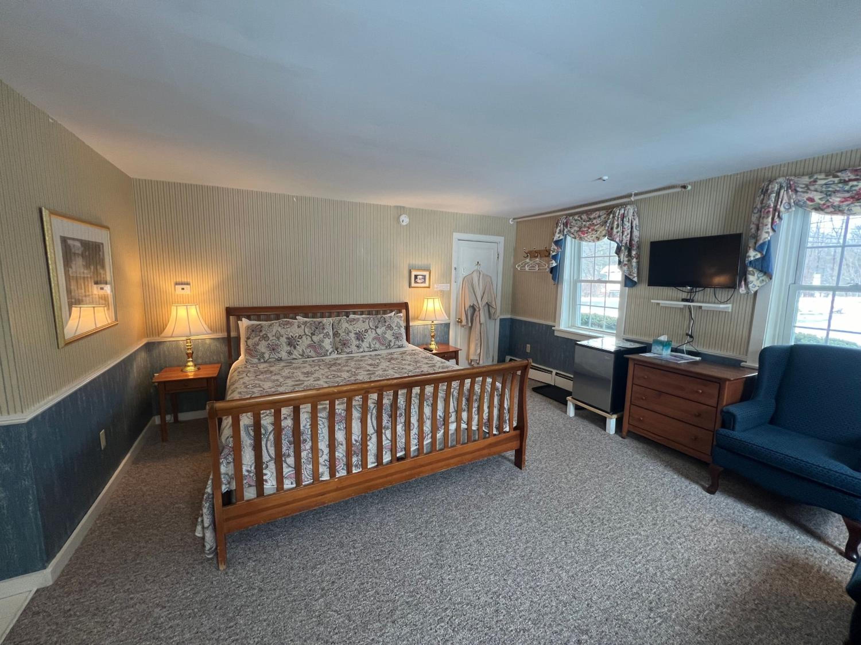 Luxury King Room - Photo 6