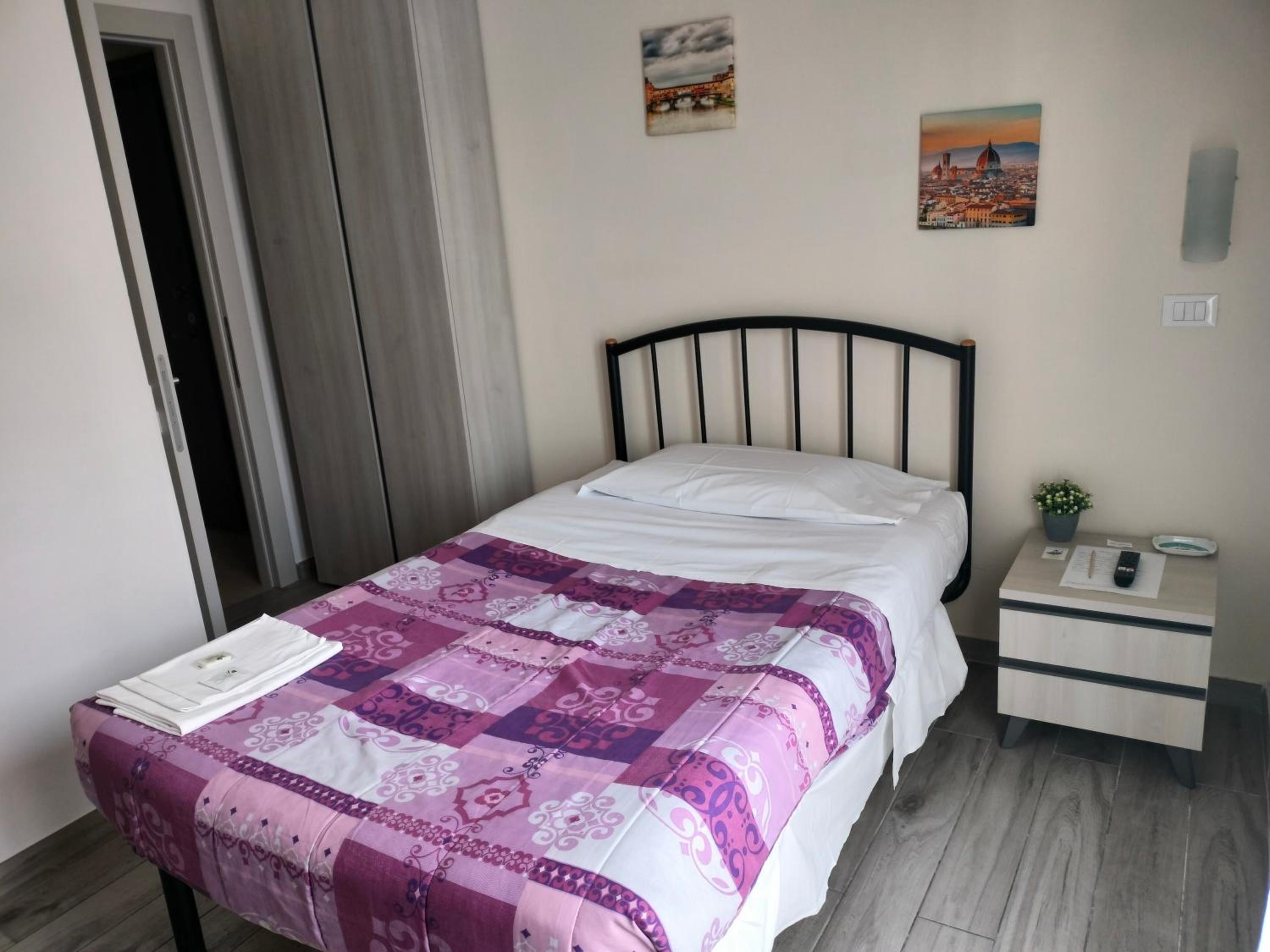 Economy Double Room photo 2