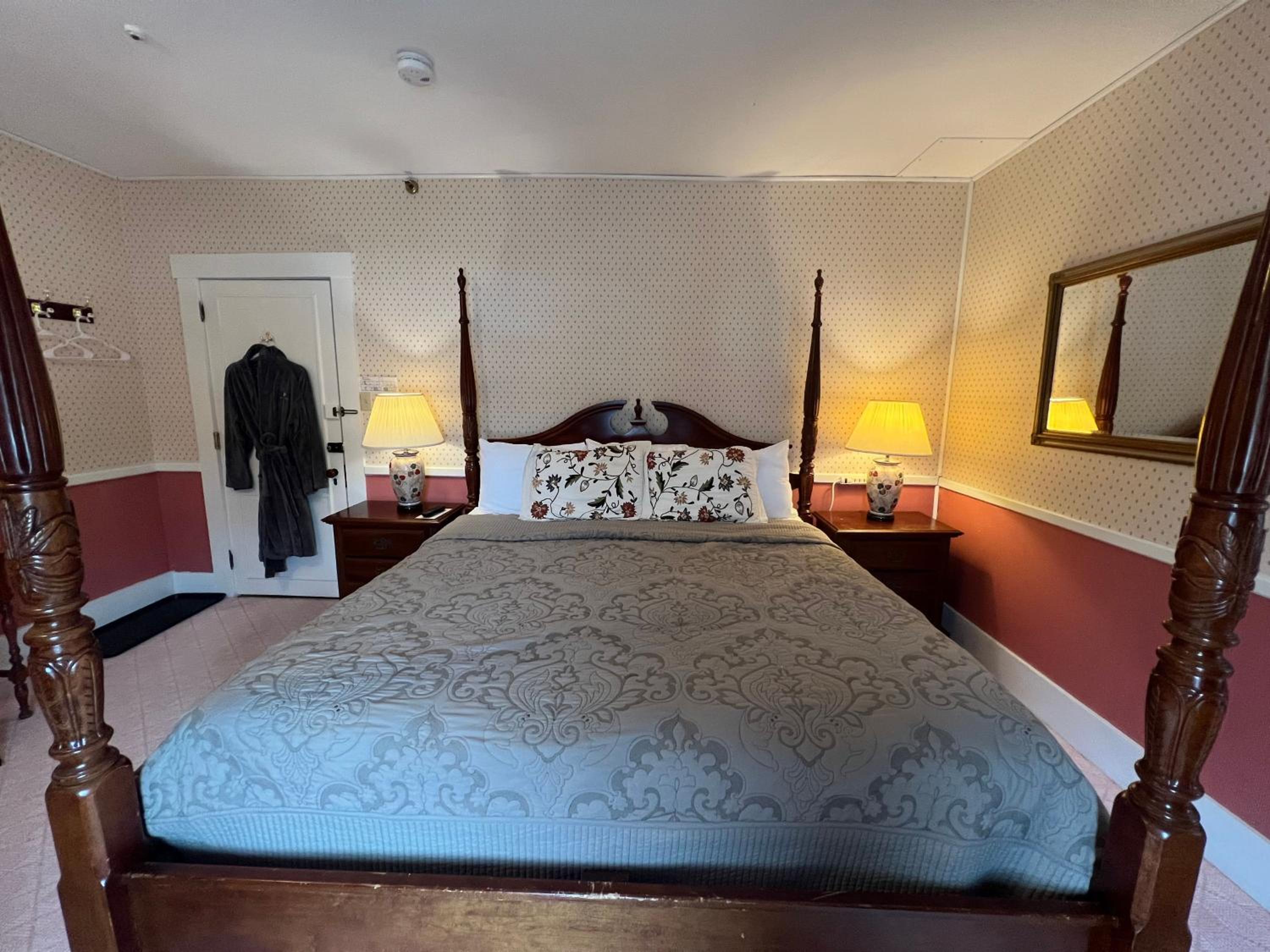 Luxury King Room - Photo 10