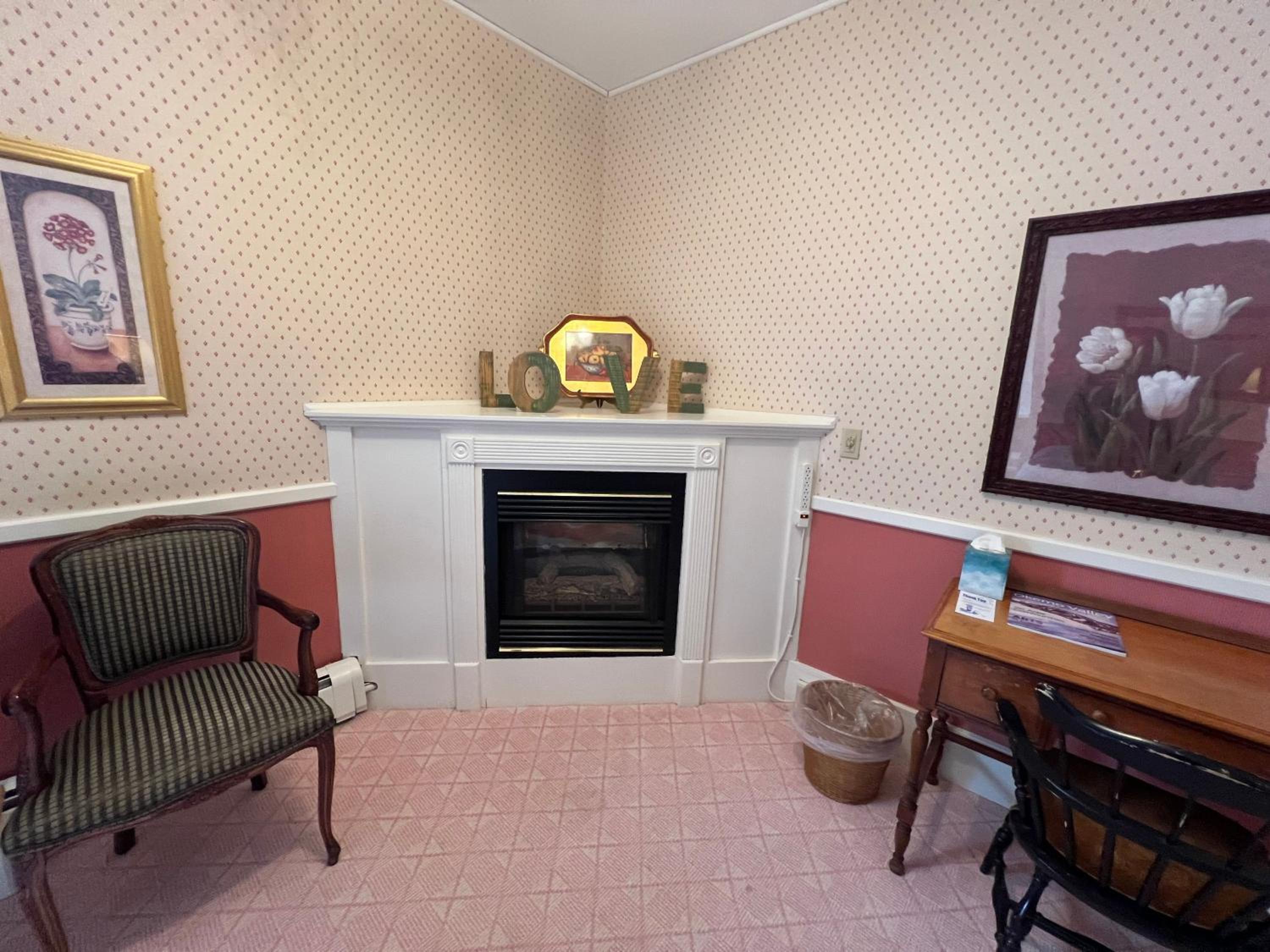 Luxury King Room - Photo 9