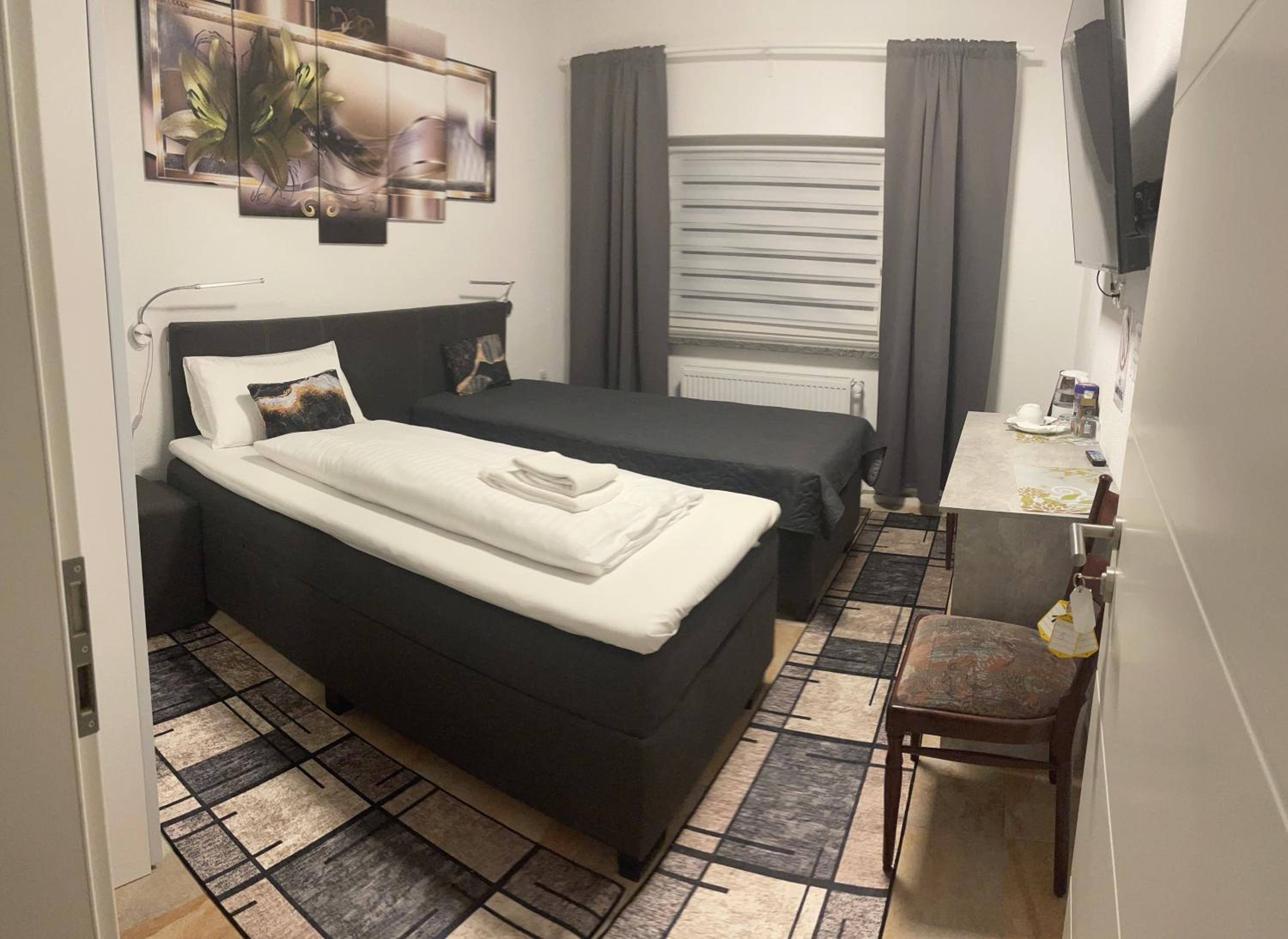 Budget Double Room photo 3