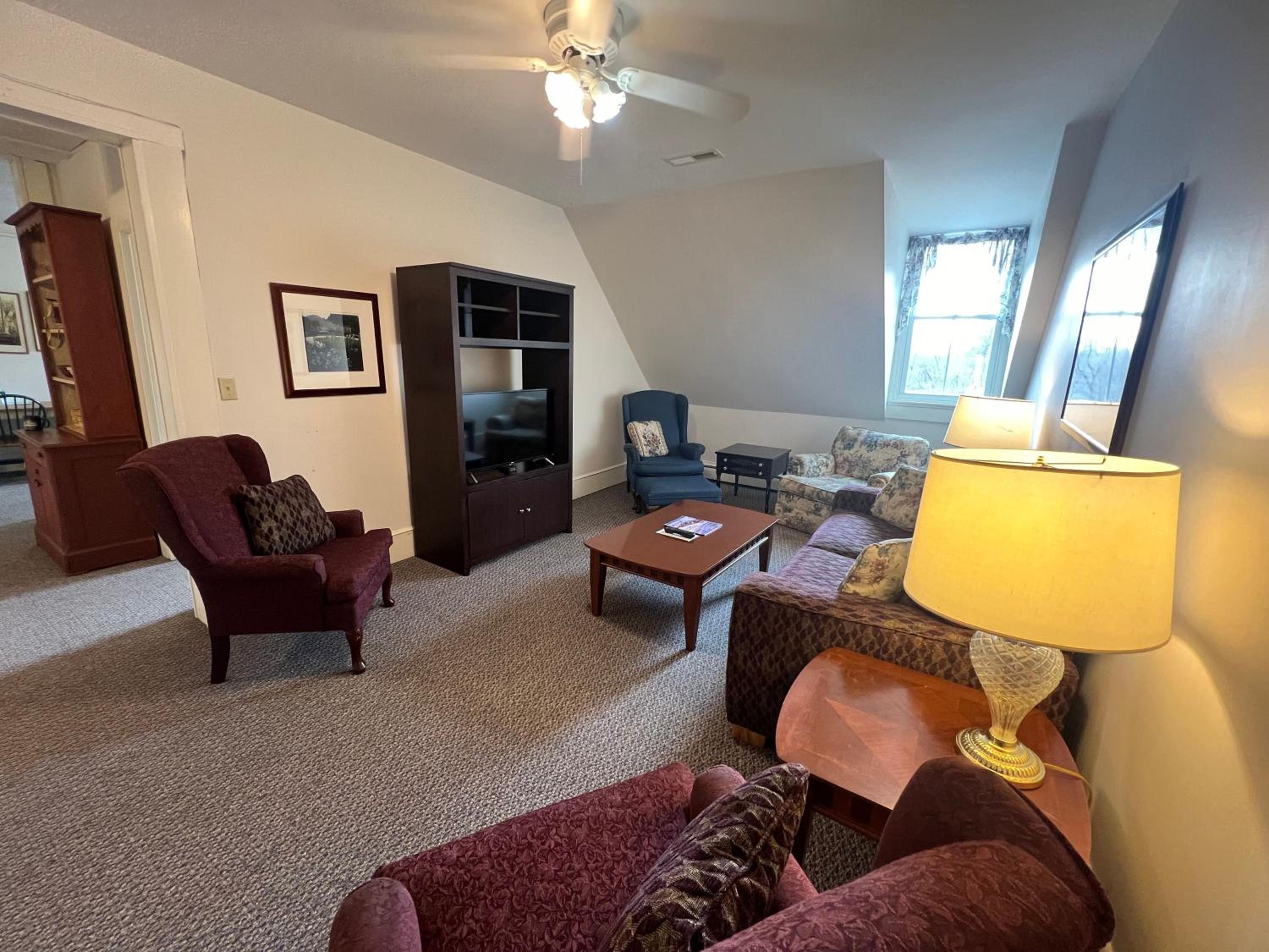 Three-Bedroom Suite - Photo 5