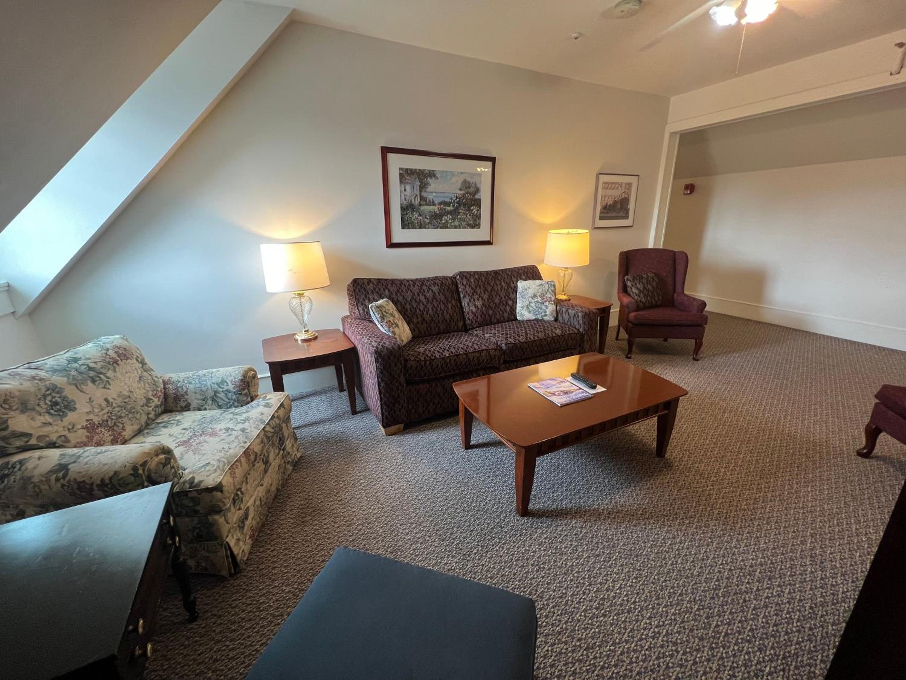 Three-Bedroom Suite - Photo 4