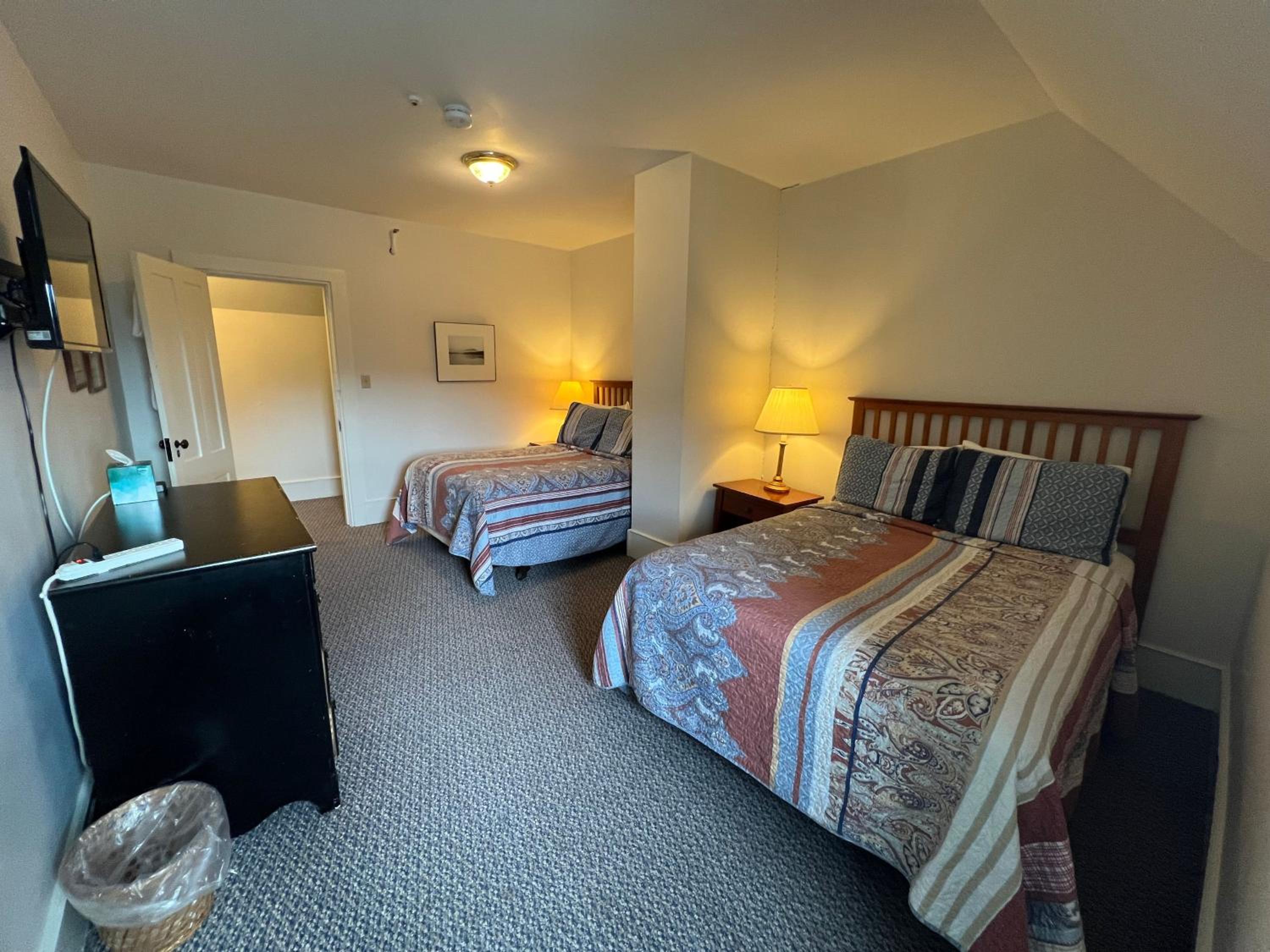Three-Bedroom Suite - Photo 13