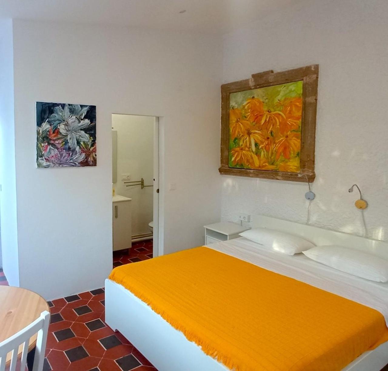 Double Room with Private Bathroom - Photo 1