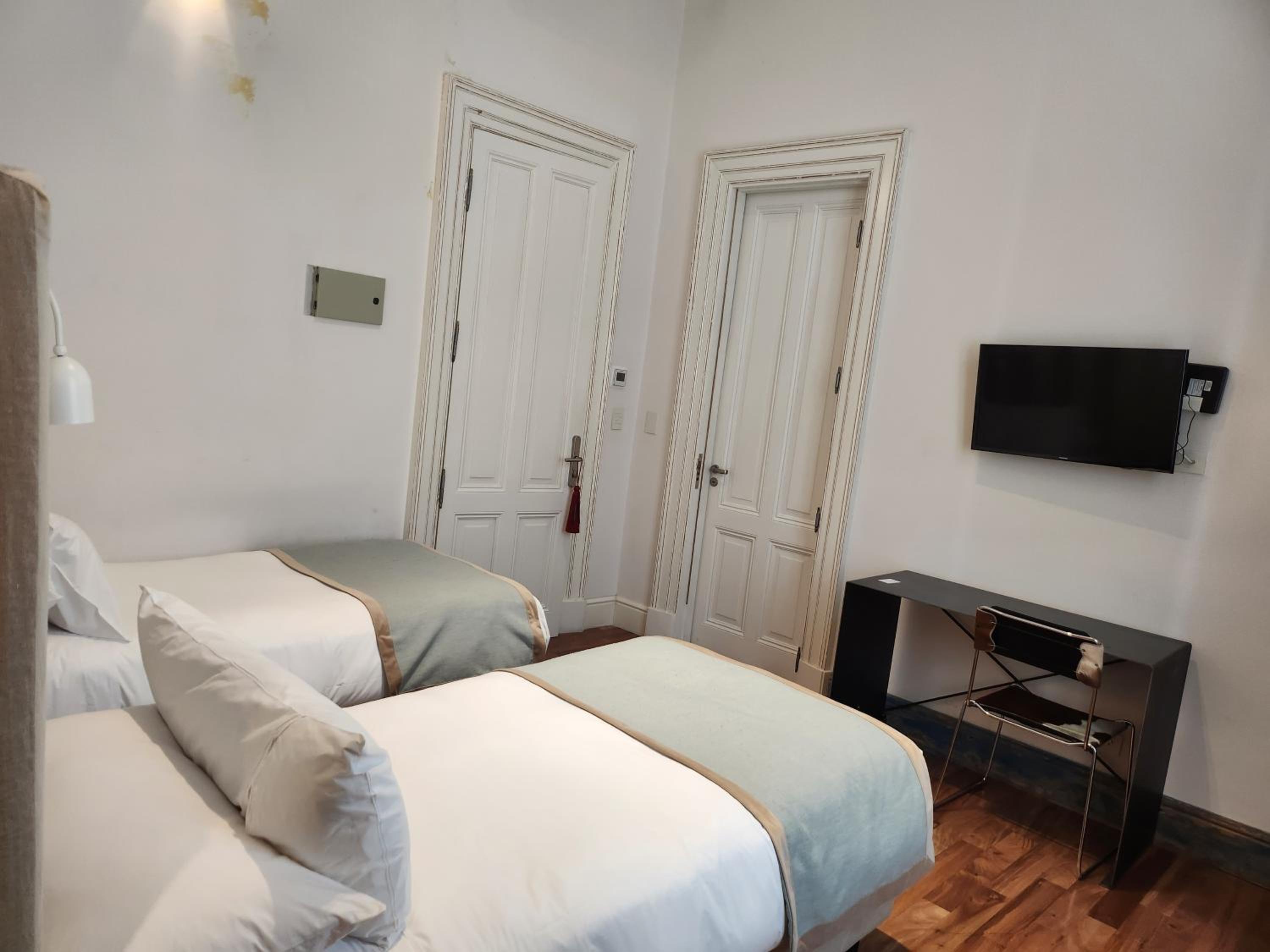 Standard Twin Room photo 2