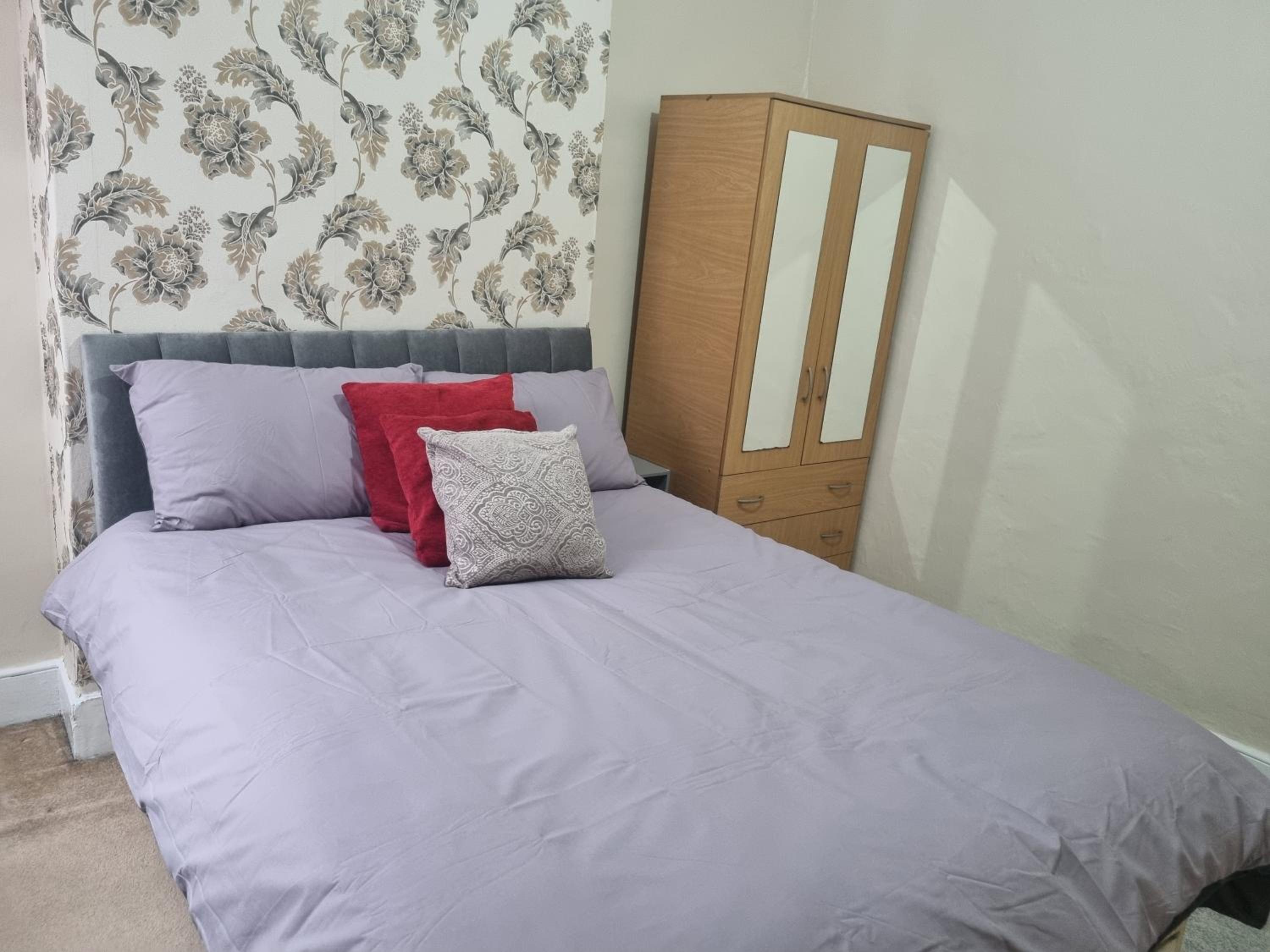 Double Room With Shared Bathroom photo 1