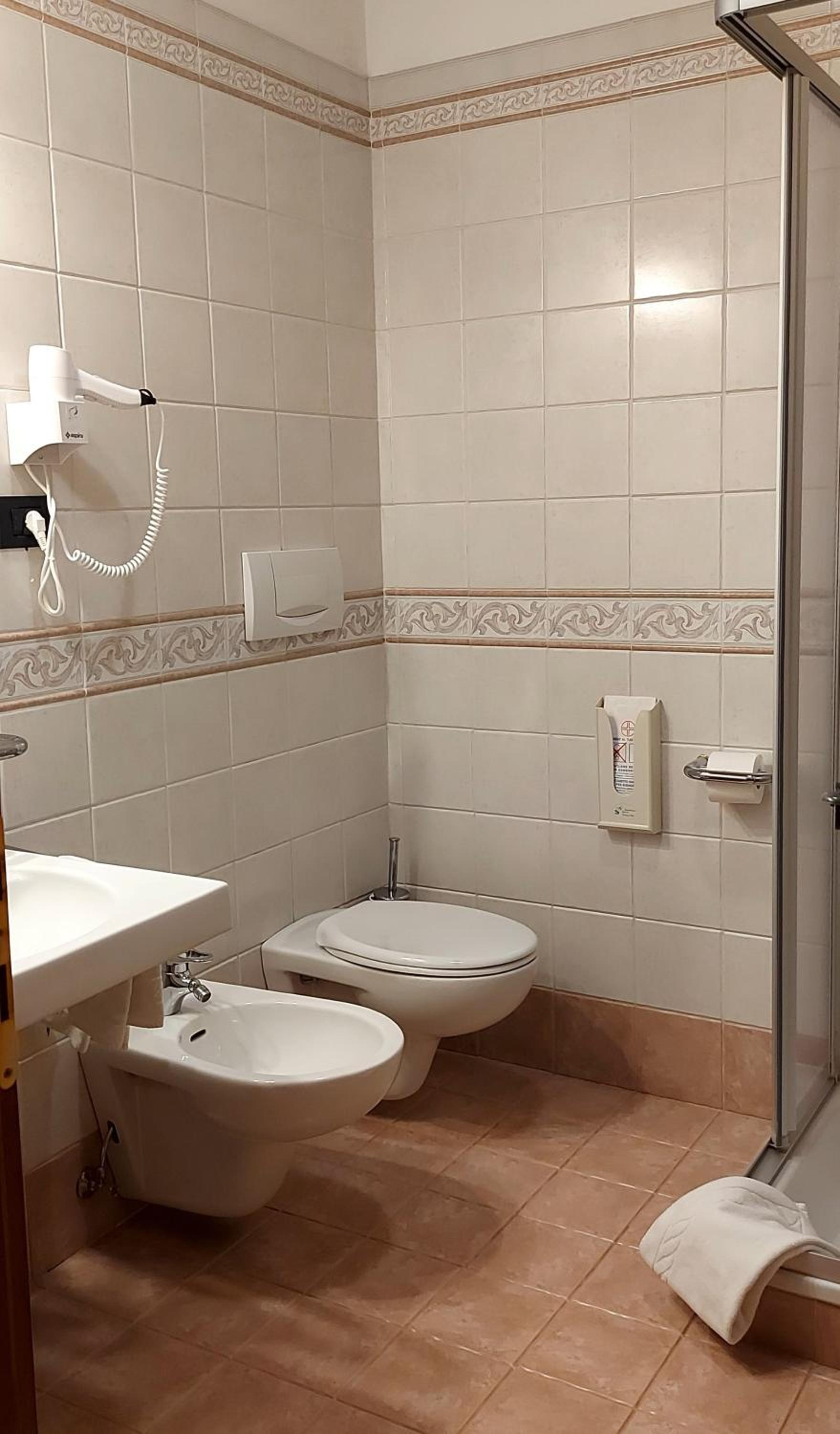 Double or Twin Room with View - Photo 2