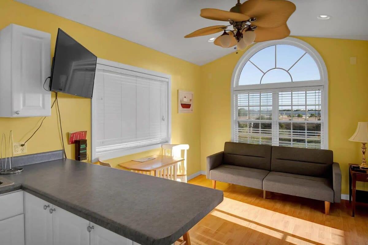 Family Room photo 1