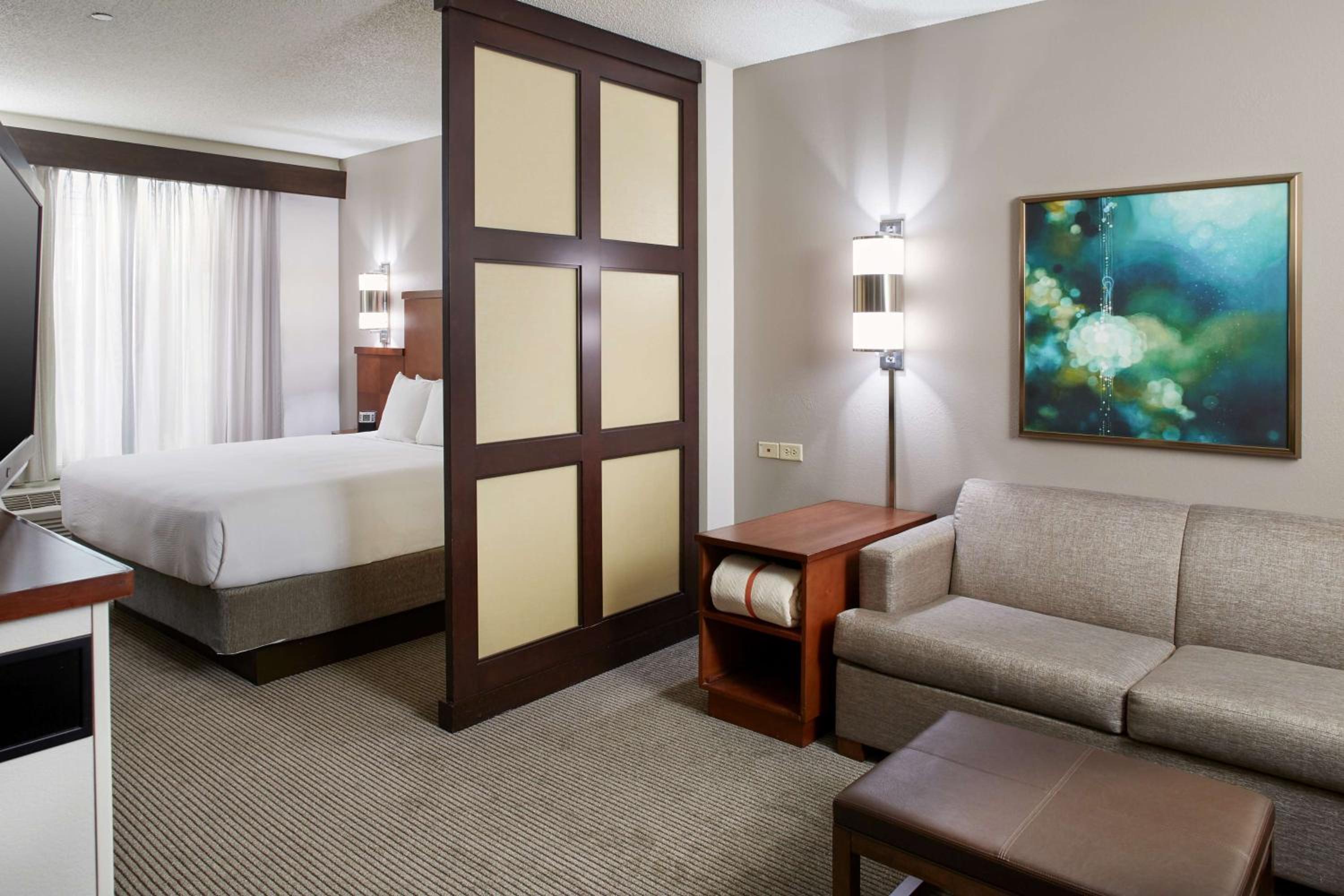 King Room with Sofa Bed - Photo 11