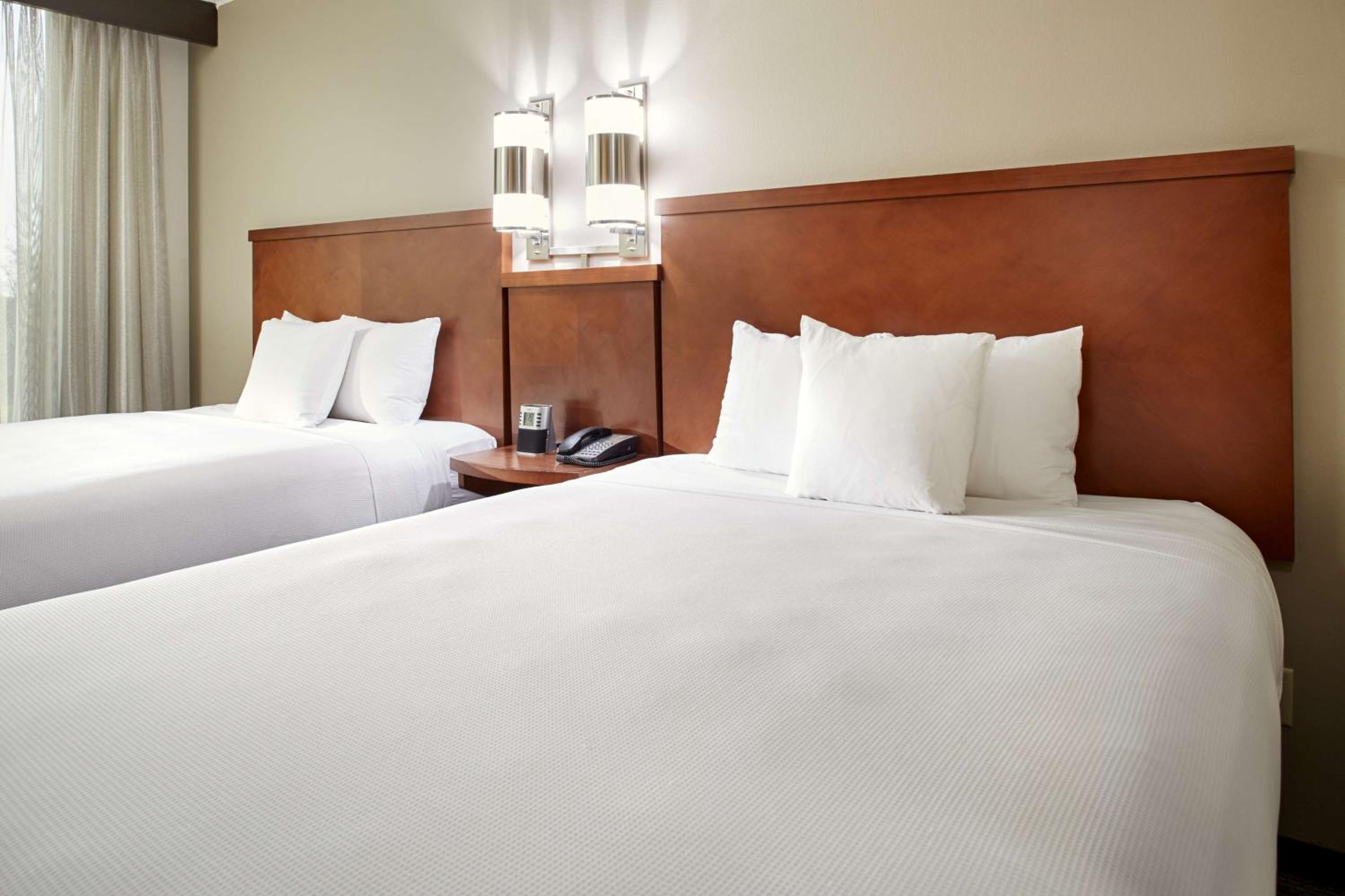 Queen Room with Two Queen Beds, Sofa Bed and Accessible Tub - Photo 8