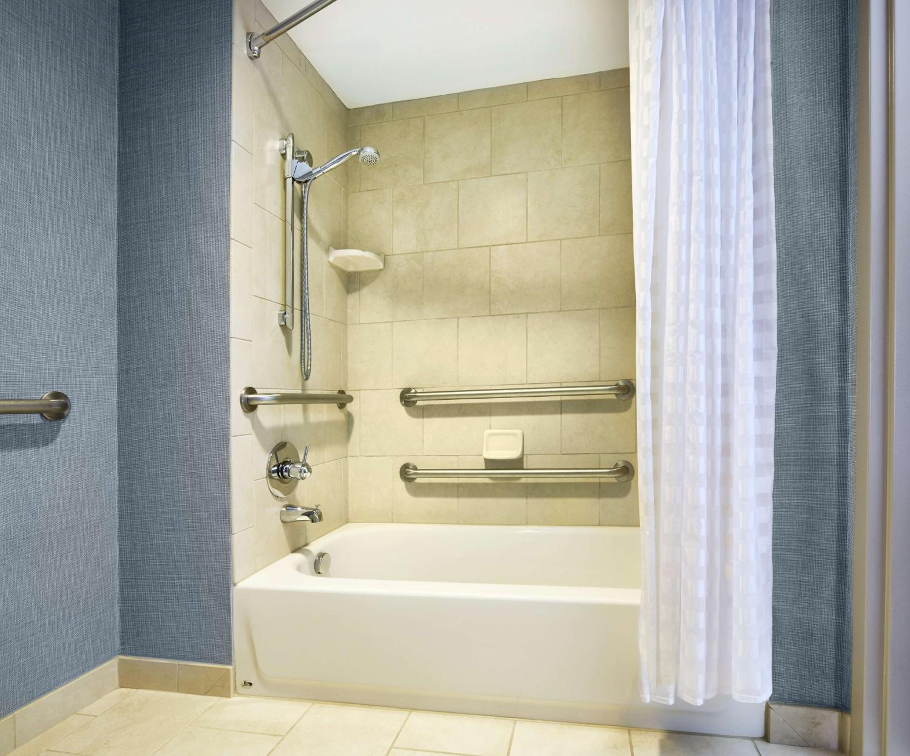 King Room with Sofa Bed and Accessible Tub - Disability Access - Photo 8