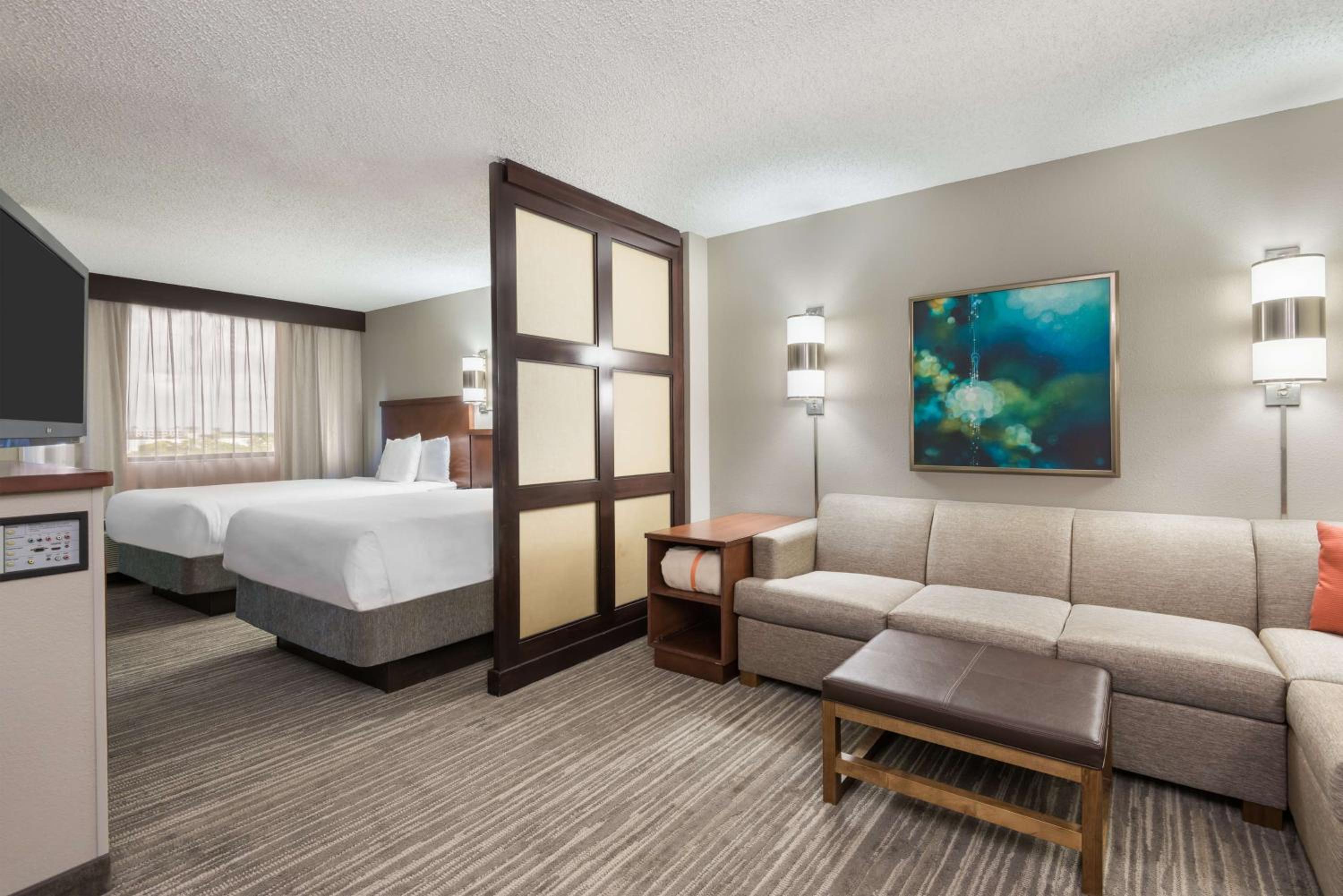 Double Room with Two Double Beds and Sofa Bed - Photo 10