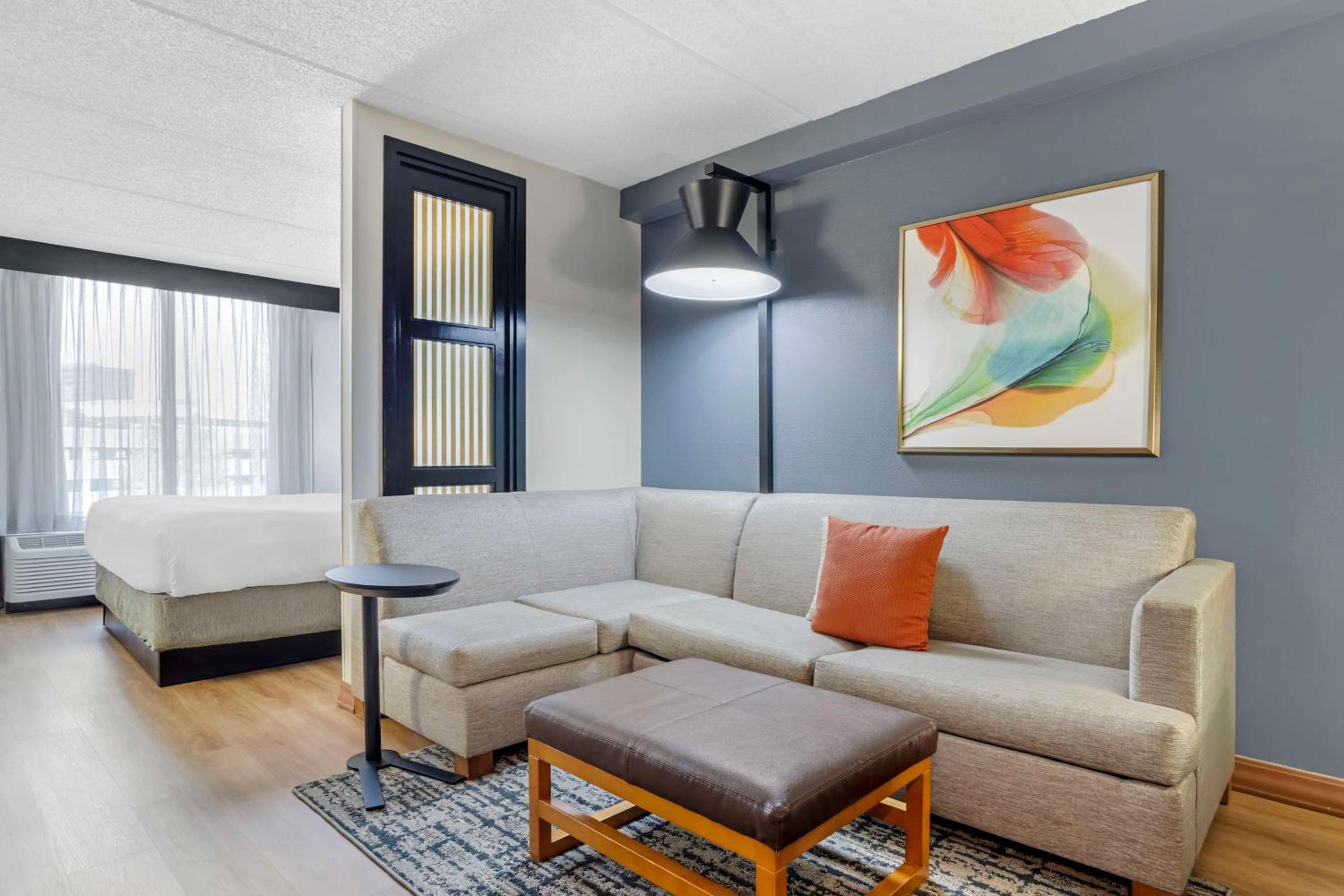 King Room with Sofa Bed - High Floor - Photo 8