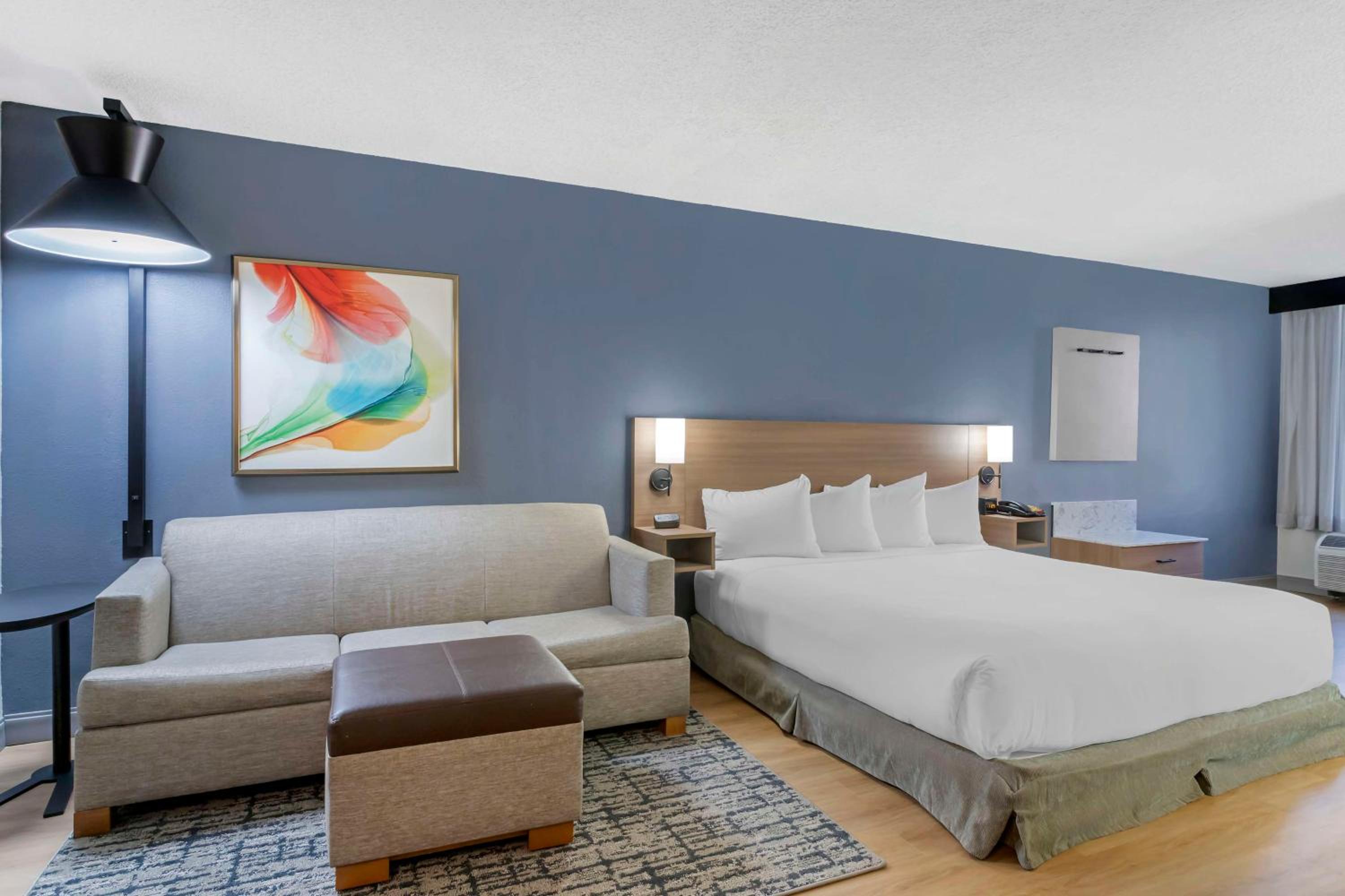 King Room with Sofa Bed - High Floor - Photo 7