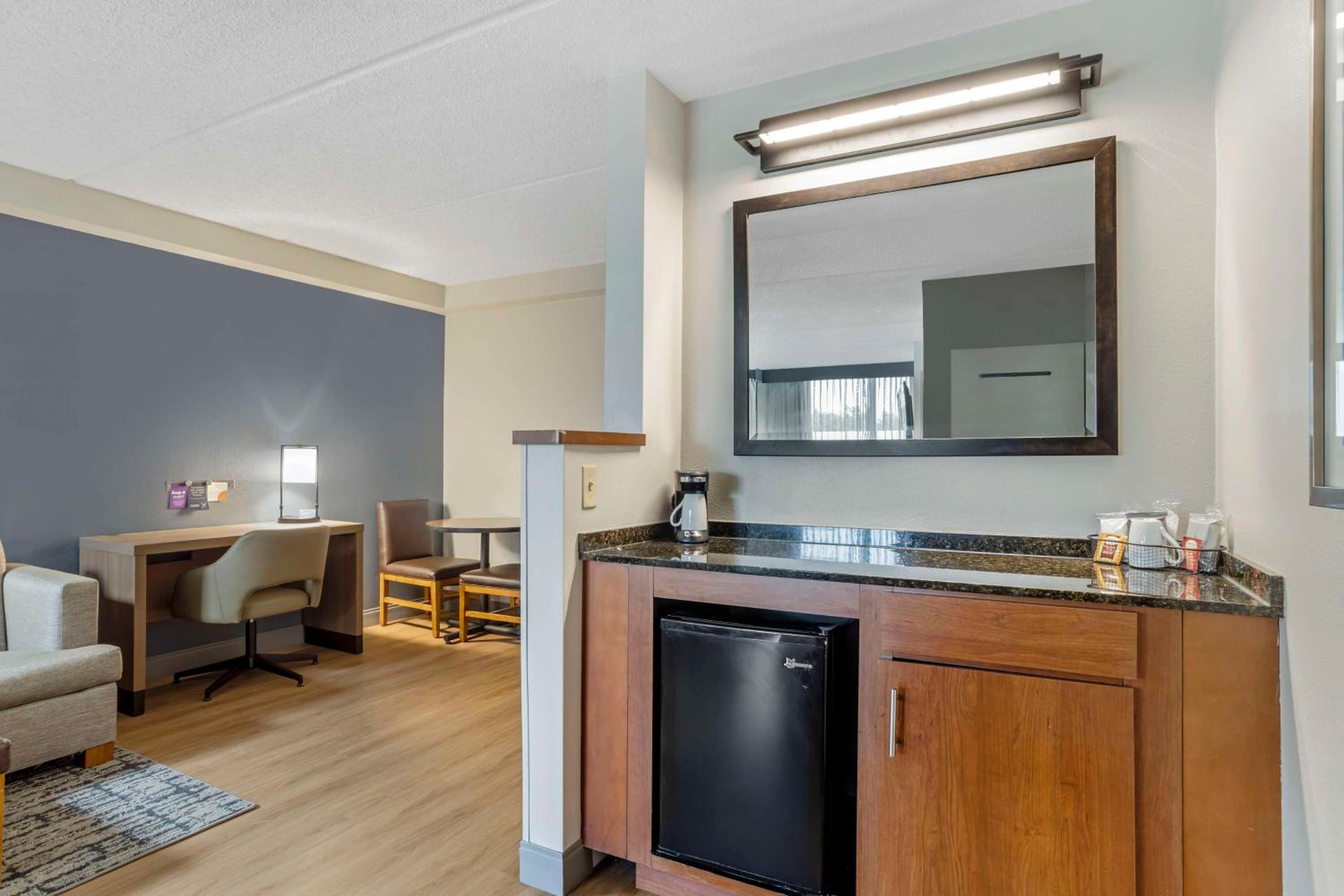 Double Room with Two Double Beds and Sofa Bed photo 3