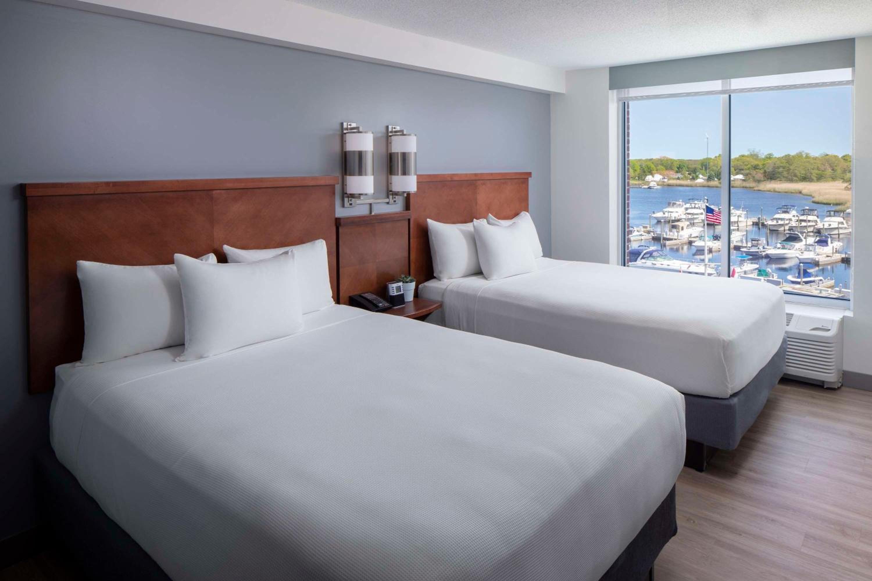 Queen Room with Two Queen Beds and Water View photo 1