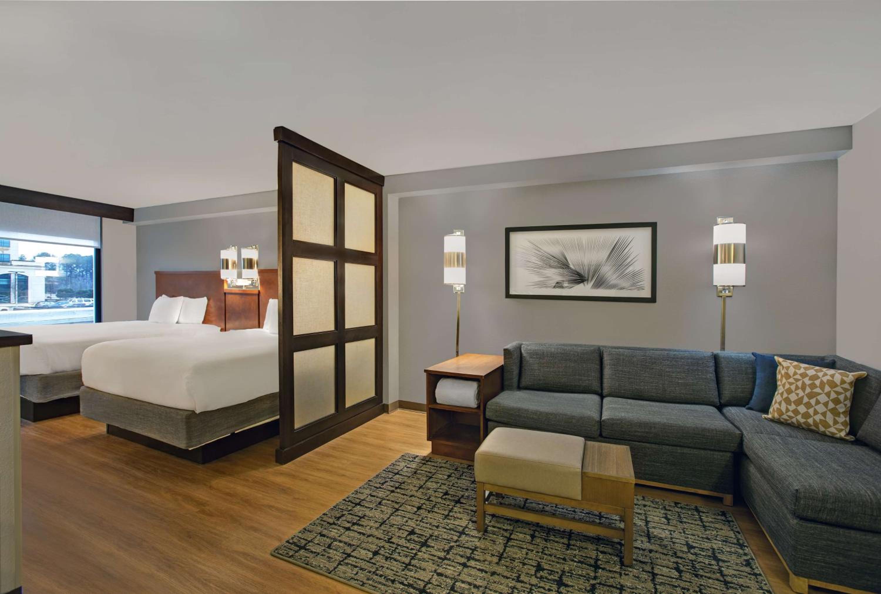 Queen Room with Two Queen Beds and Sofa Bed - High Floor - Photo 1