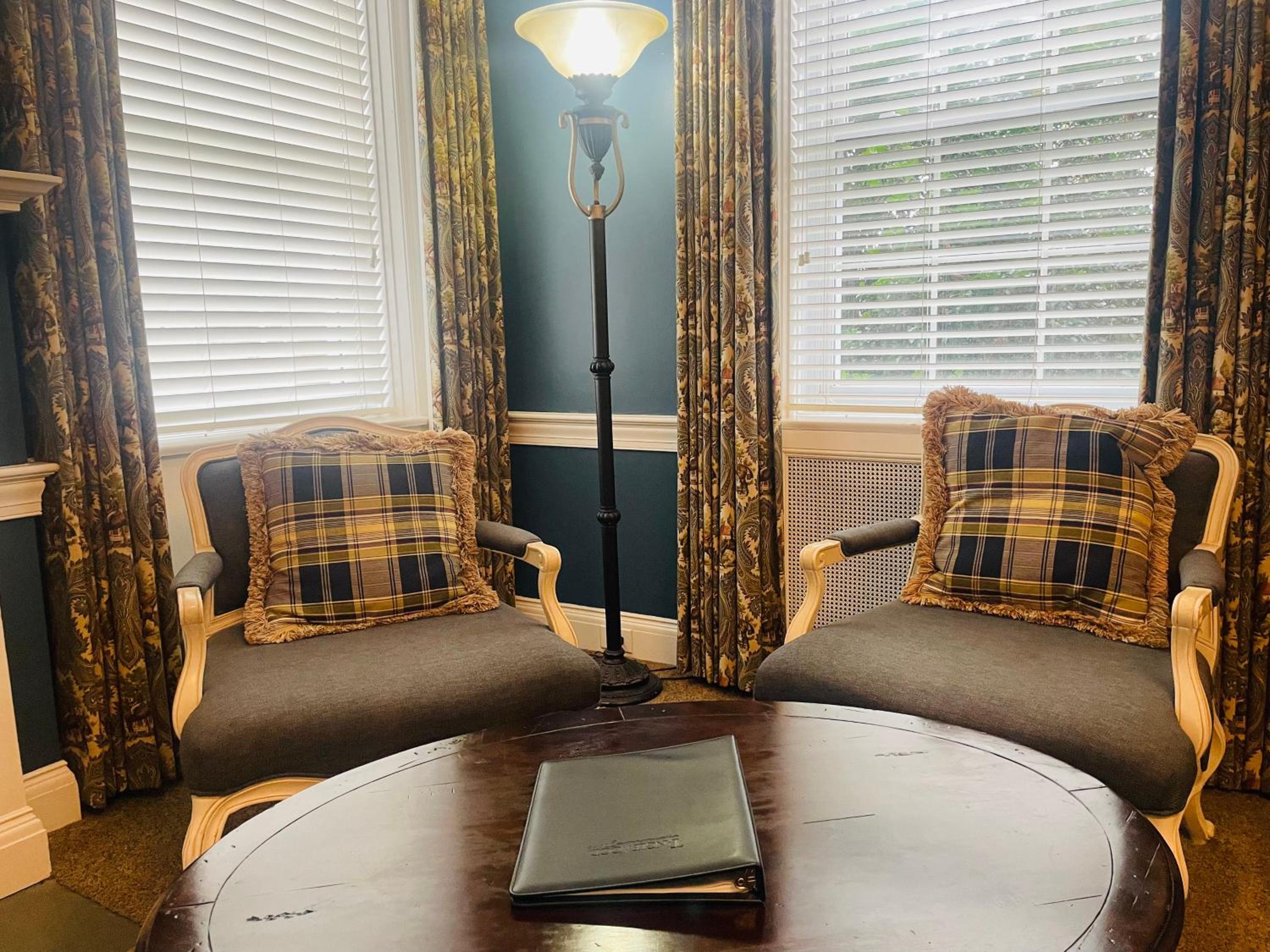 Deluxe King Room - Photo 6