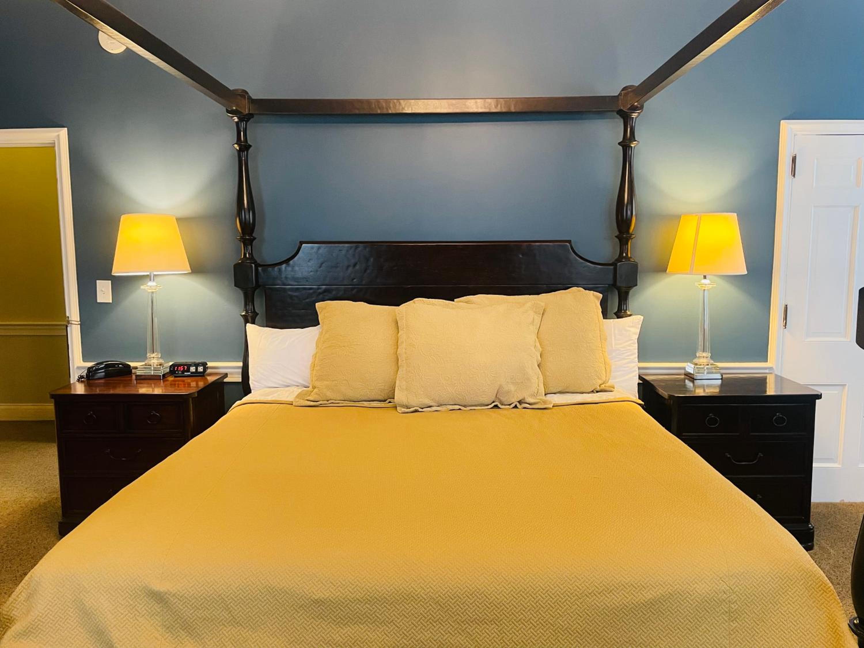 Deluxe King Room - Photo 5