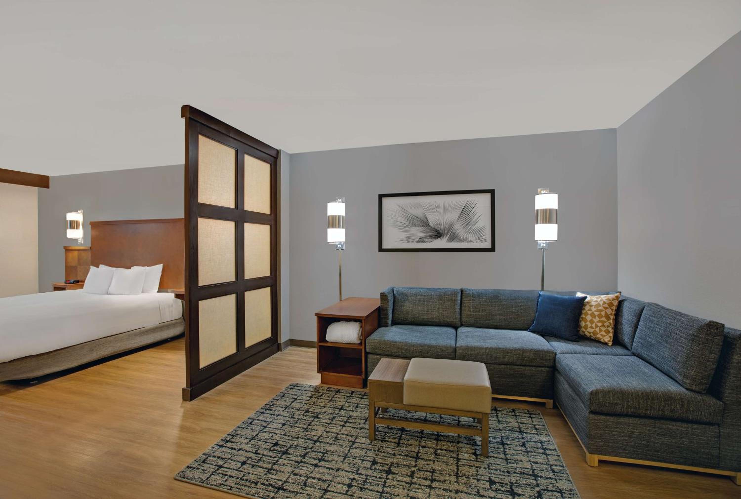 King Room with Sofa Bed - High Floor - Photo 4