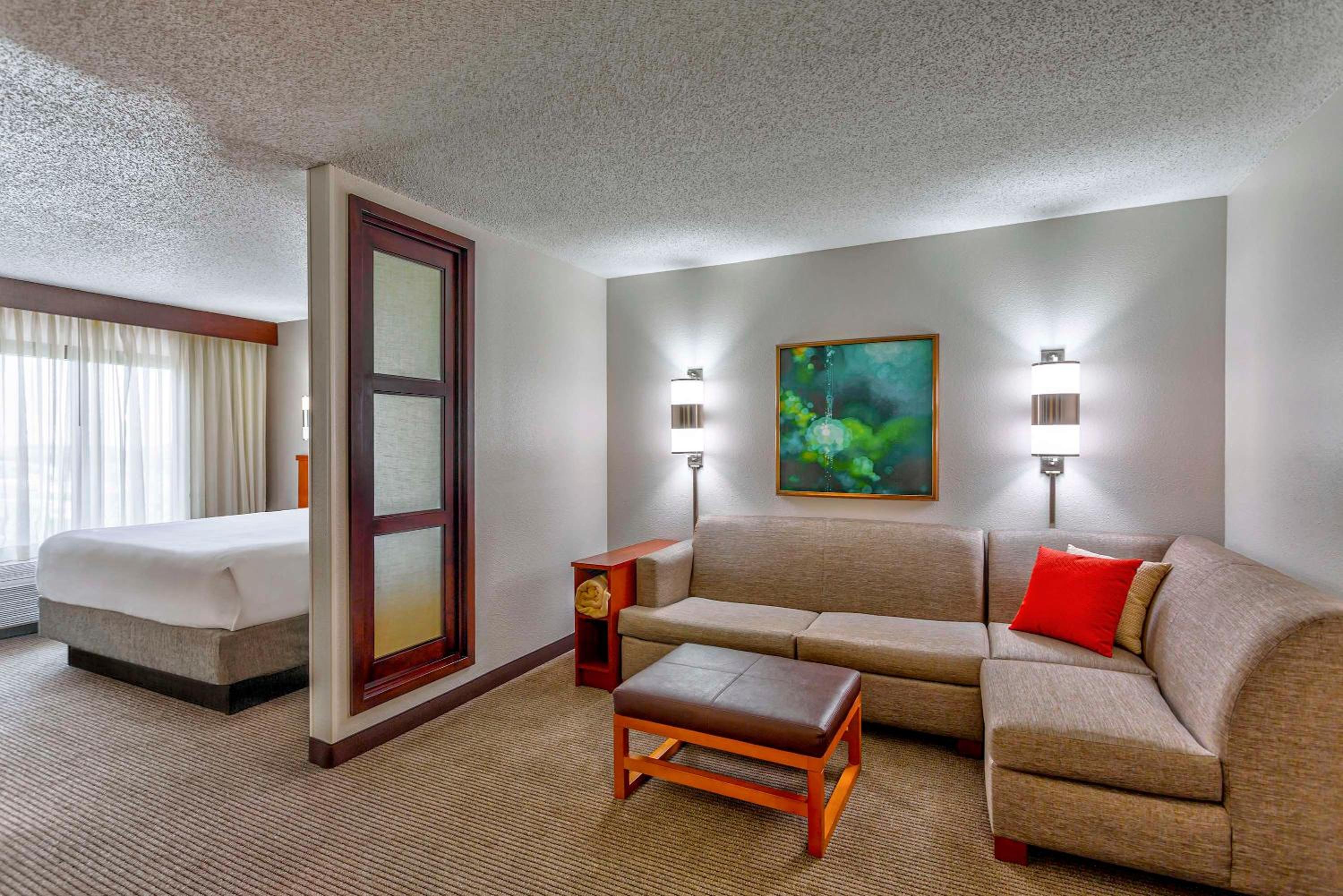King Room with Sofa Bed - High Floor - Photo 1