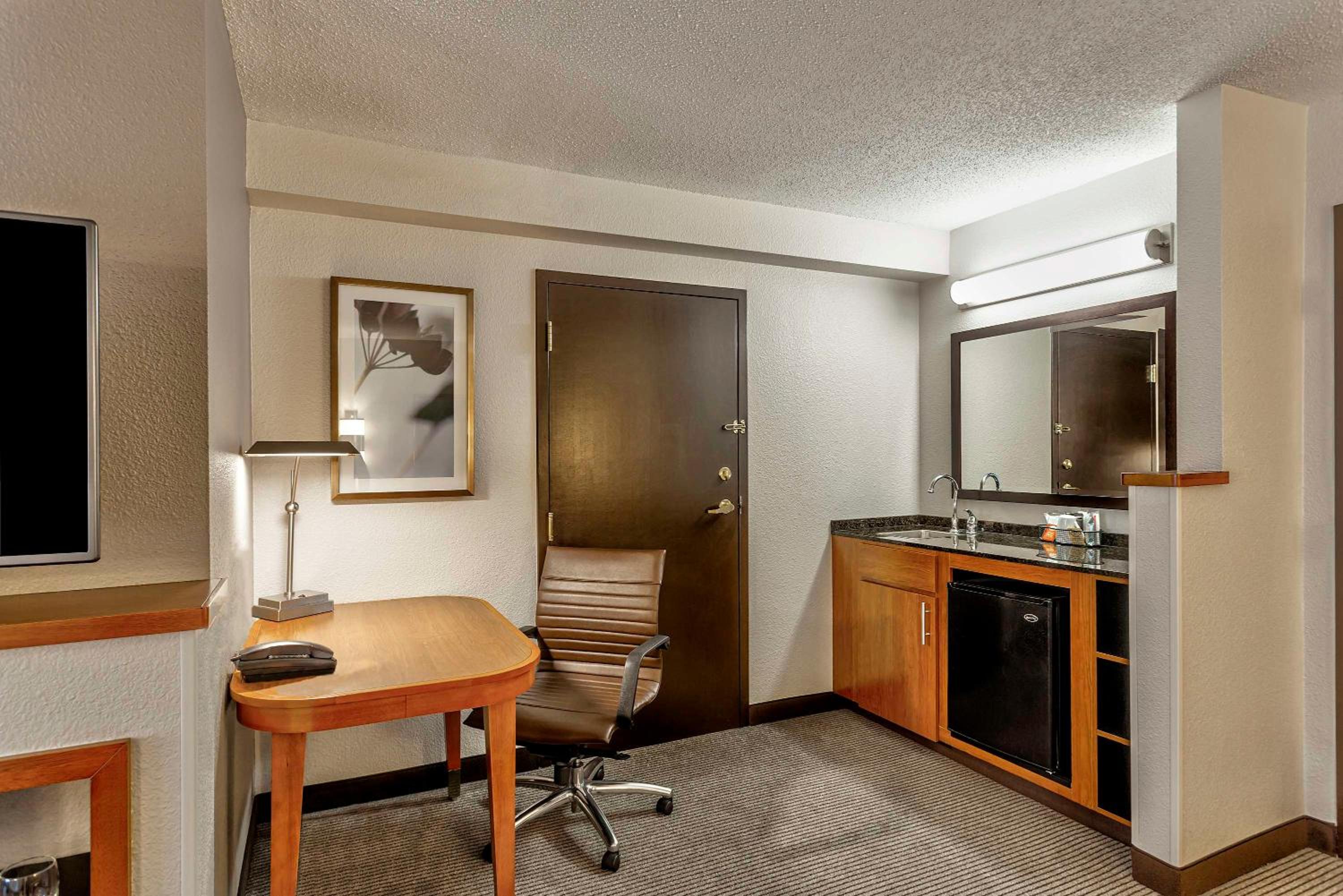 Double Room with Two Double Beds and Sofa Bed - Photo 11