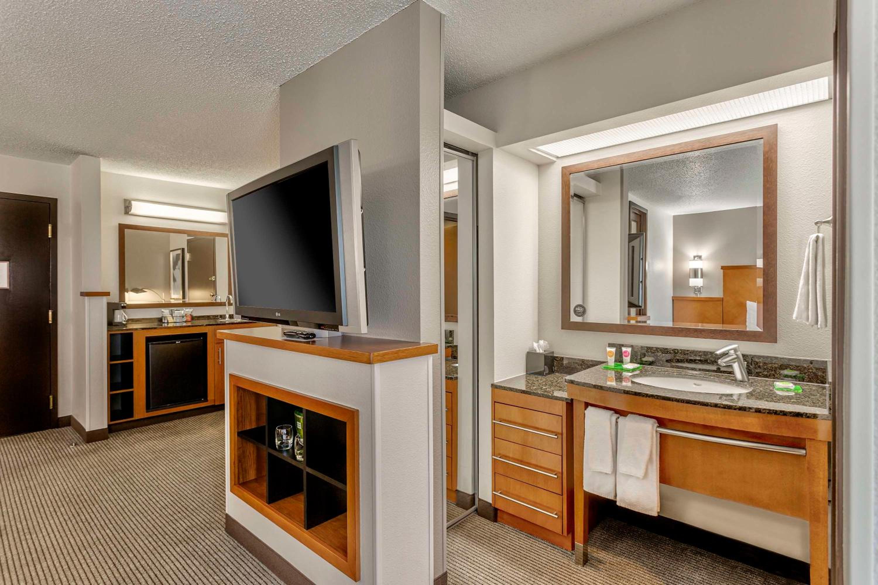 King Room with Sofa Bed - High Floor - Photo 6