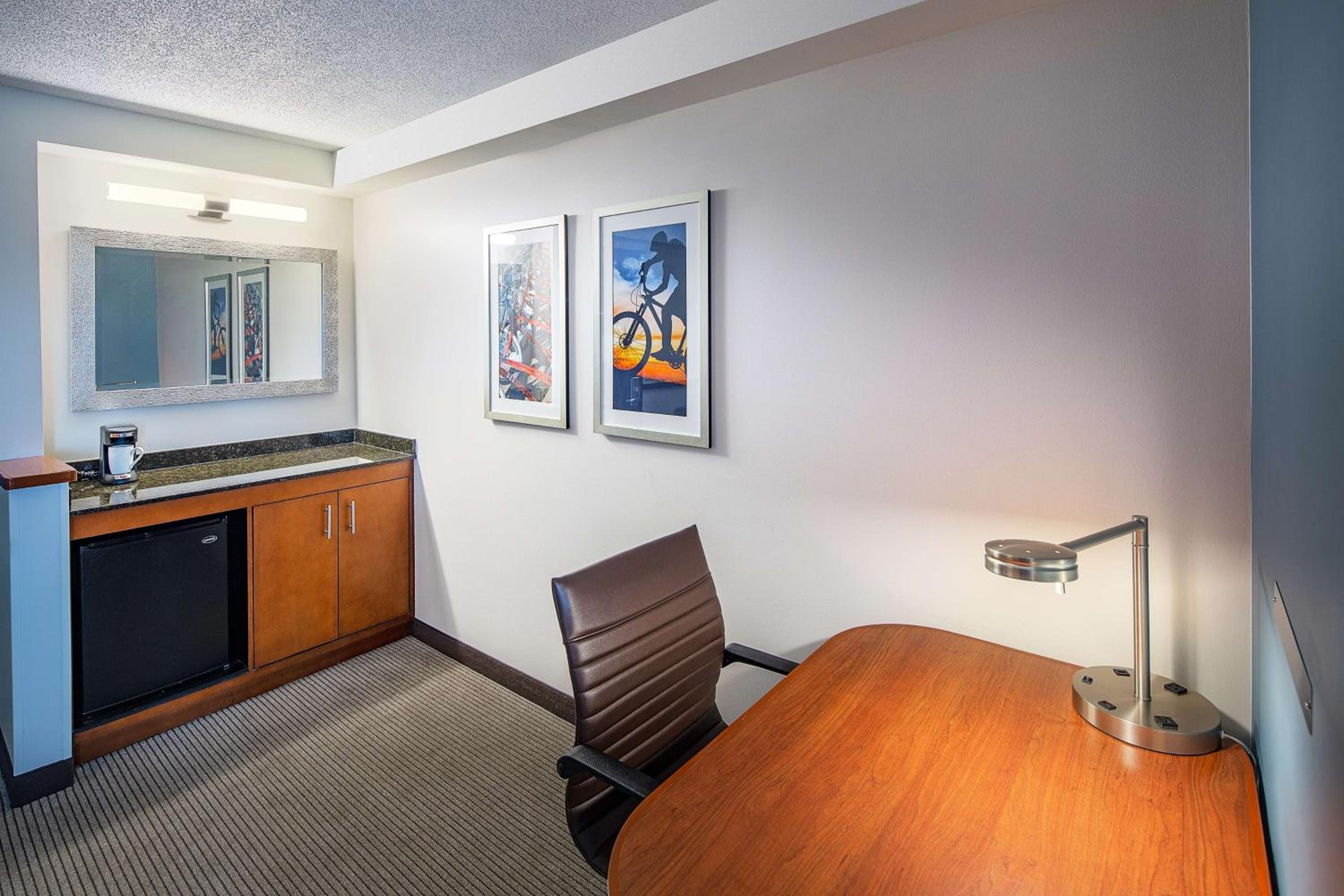 King Room with Sofa Bed - High Floor - Photo 7