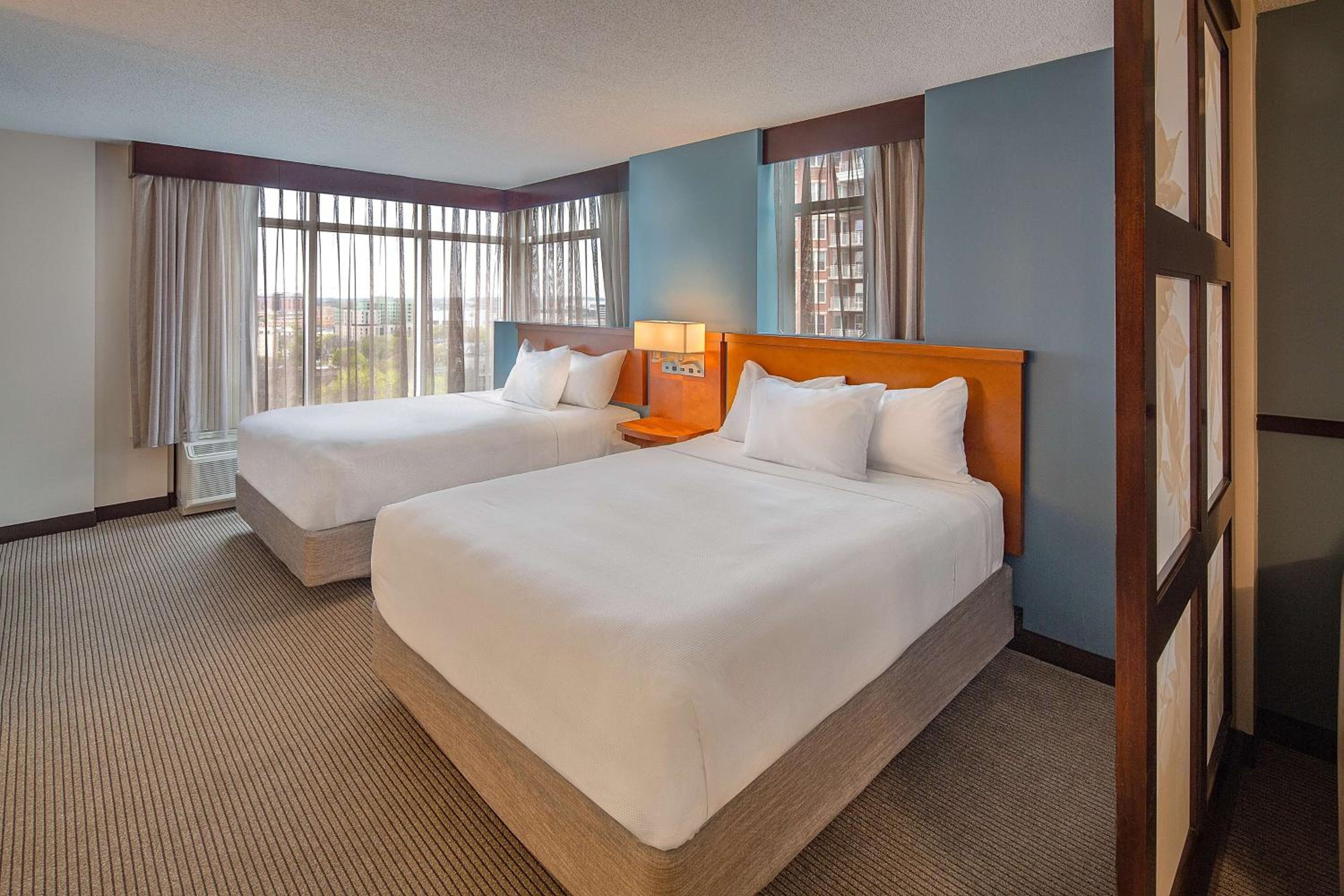 Queen Room with Two Queen Beds, Sofa Bed and Accessible Tub - Photo 5