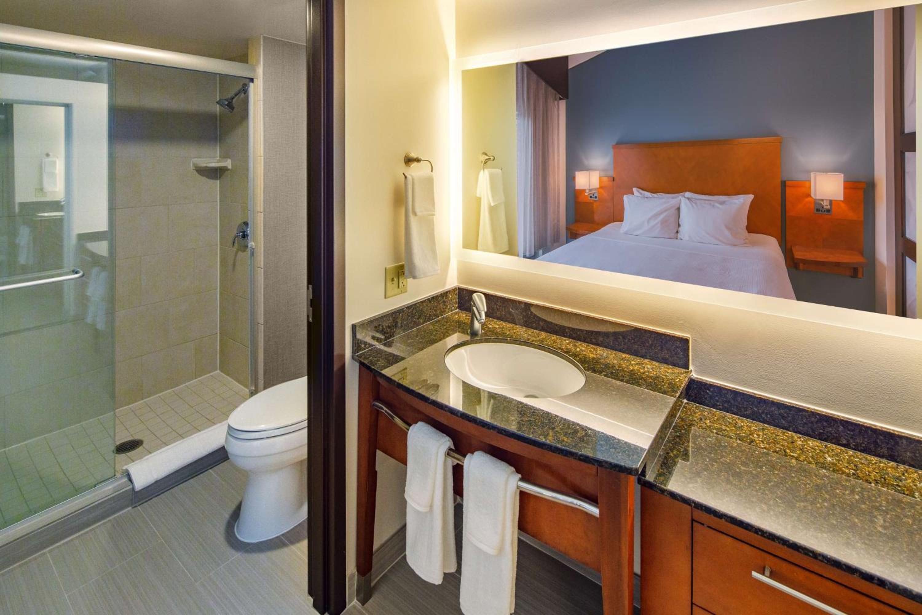 King Room with Sofa Bed - High Floor - Photo 2
