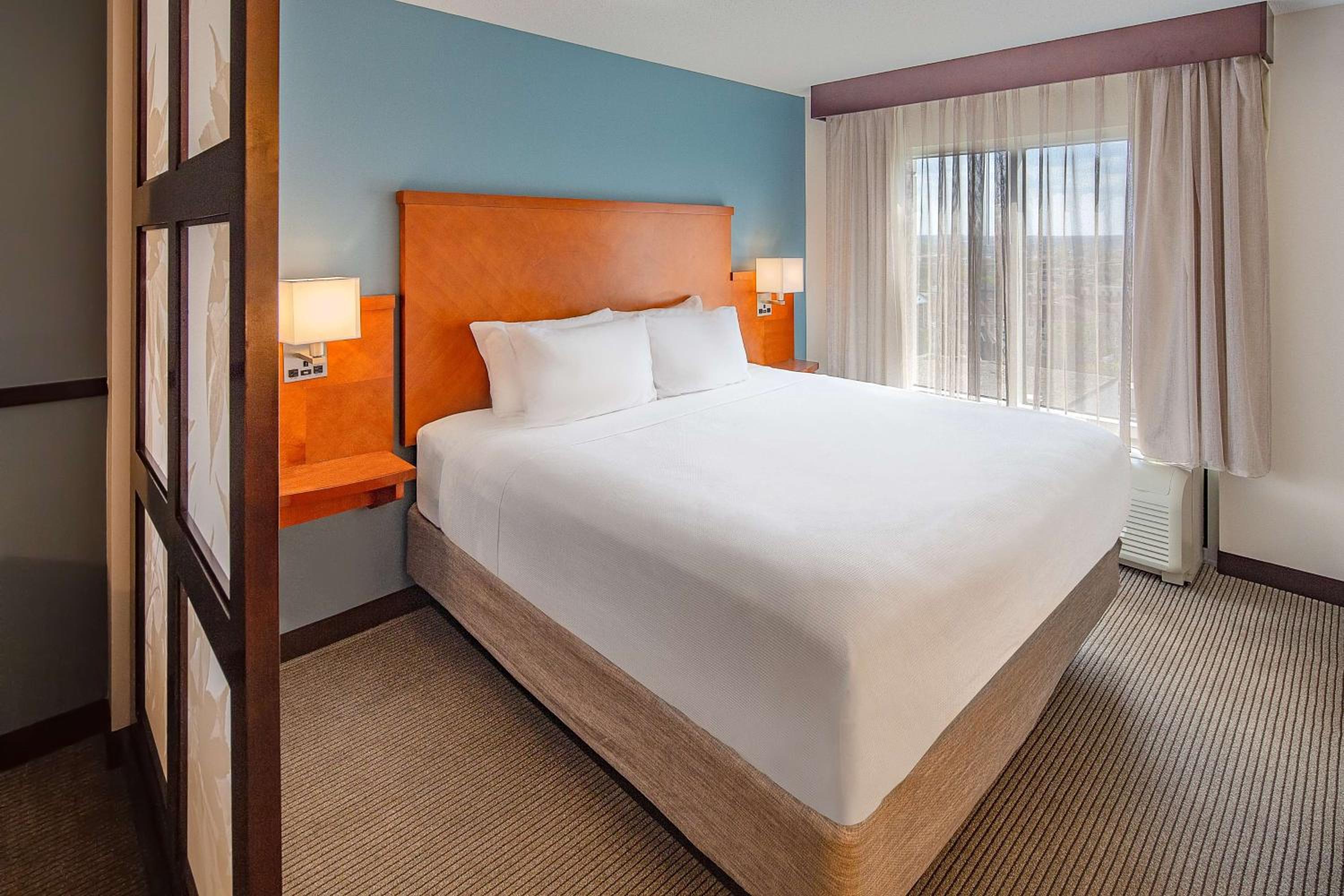 King Room with Sofa Bed - High Floor - Photo 4
